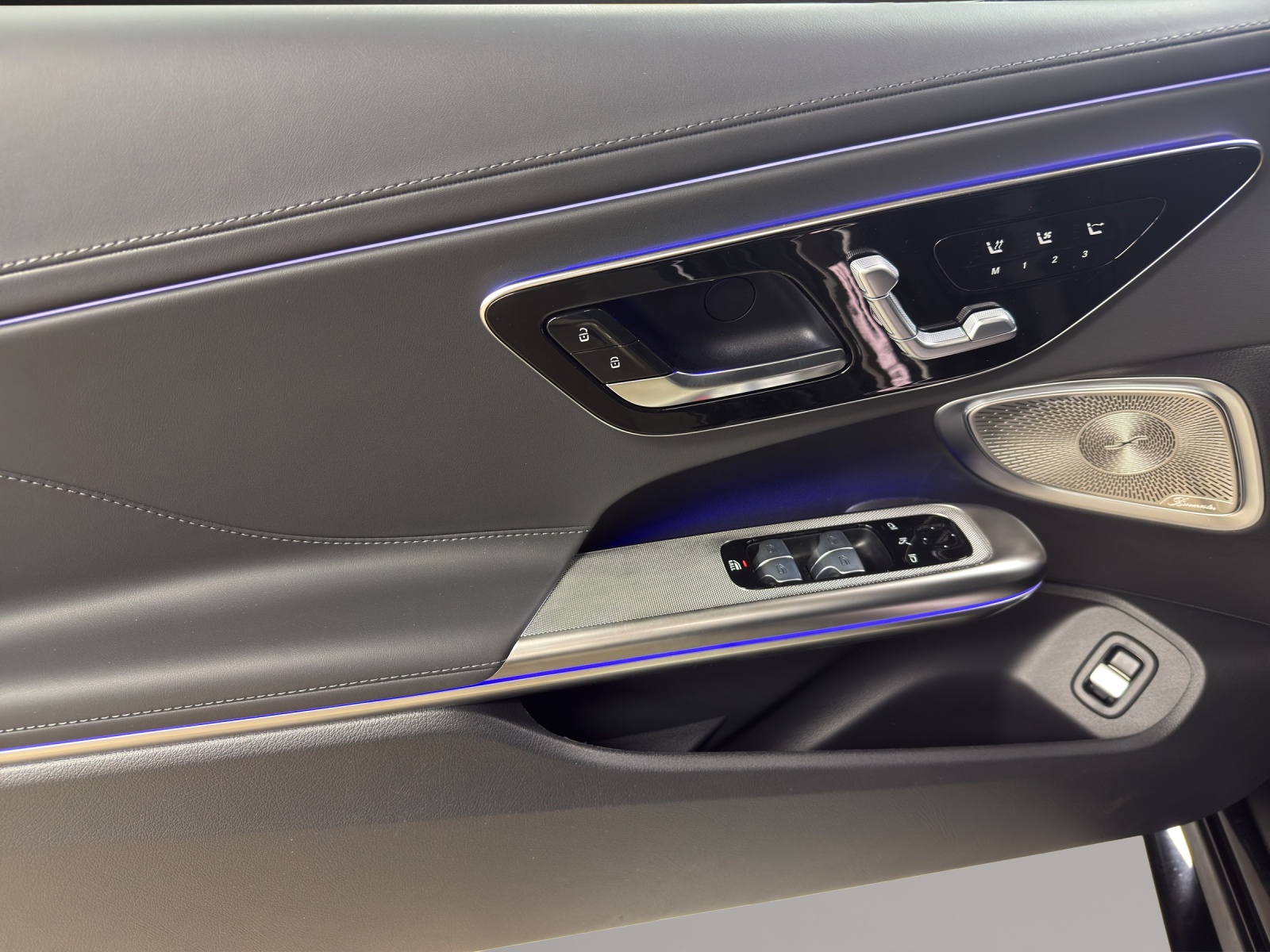 MERCEDES-BENZ AMG CLE 53 4MATIC+ Cabriolet-image-12