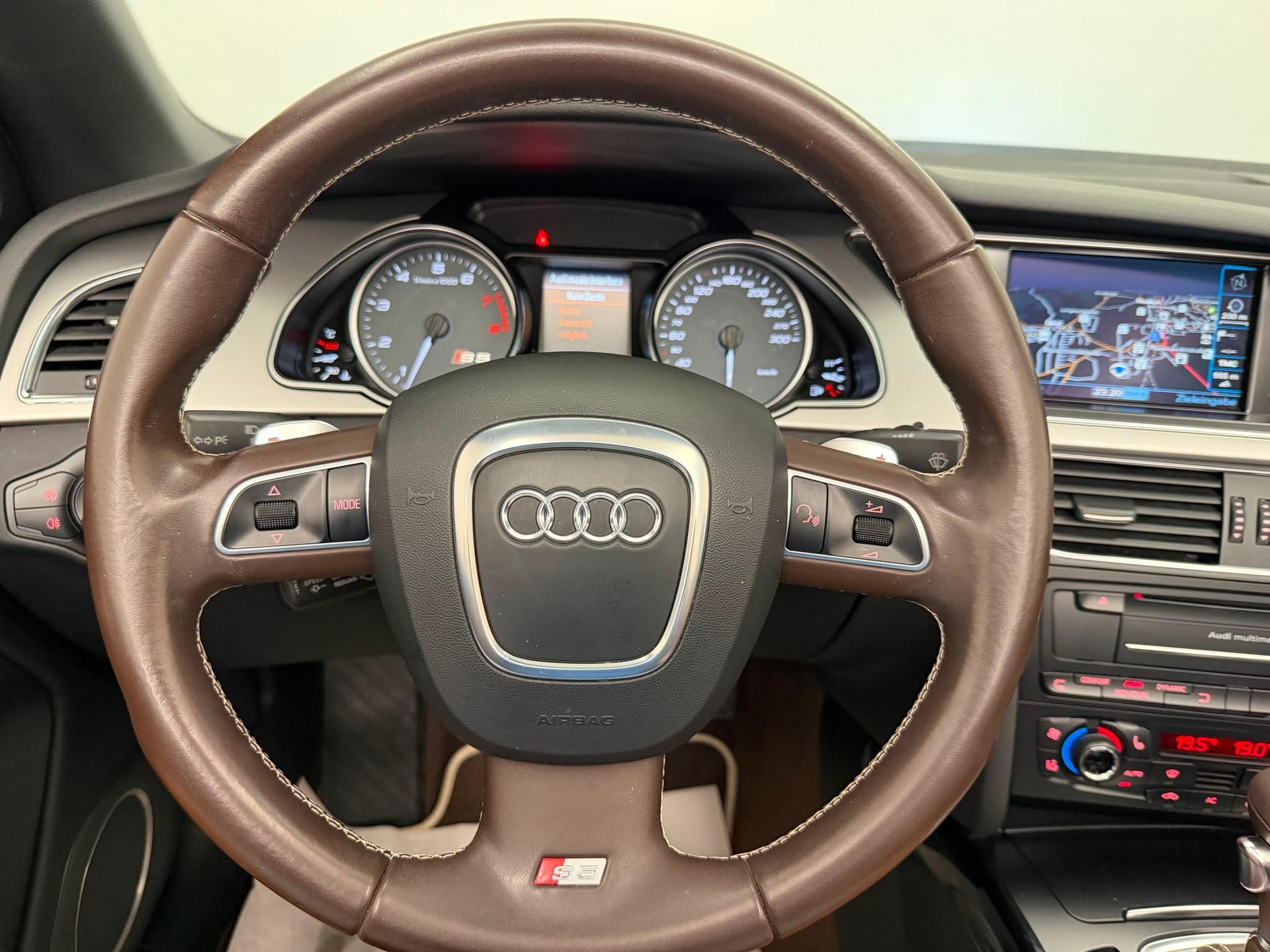 AUDI S5 Cabriolet 3.0 V6 TFSI quattro S-Tronic-image-17