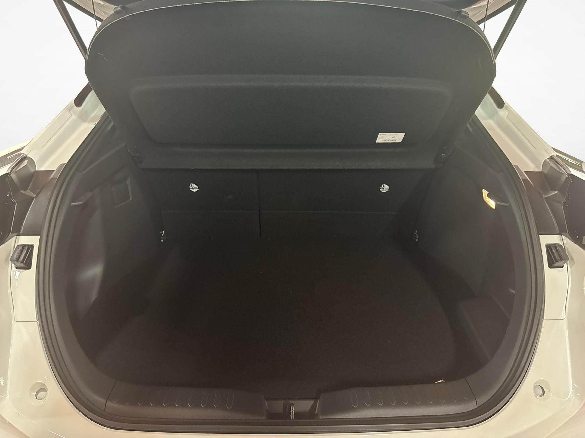 TOYOTA C-HR 2.0 PHEV Swiss Edition-image-5