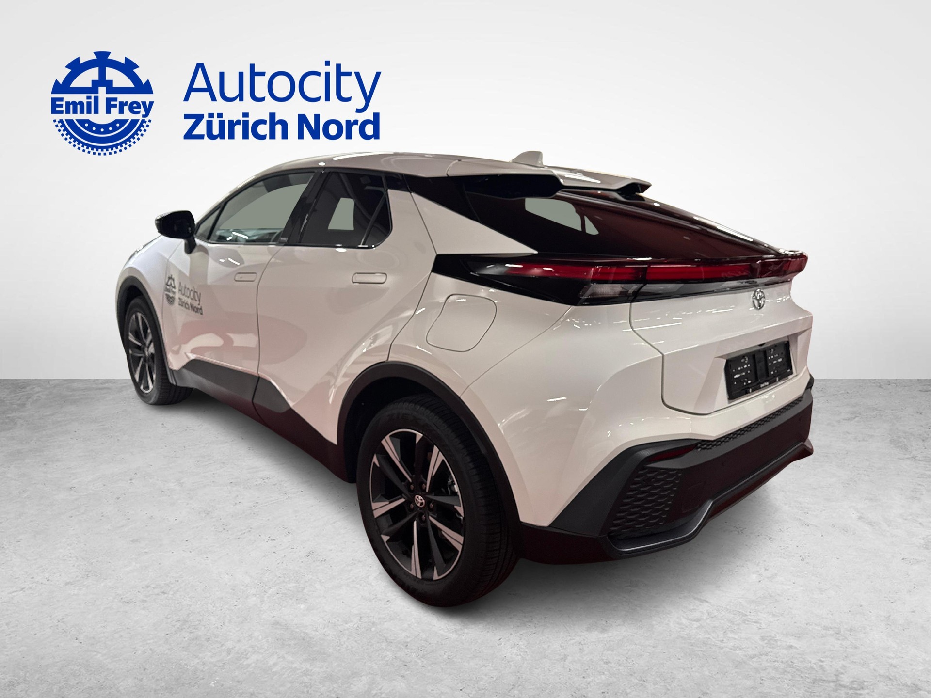 TOYOTA C-HR 2.0 PHEV Swiss Edition-image-2