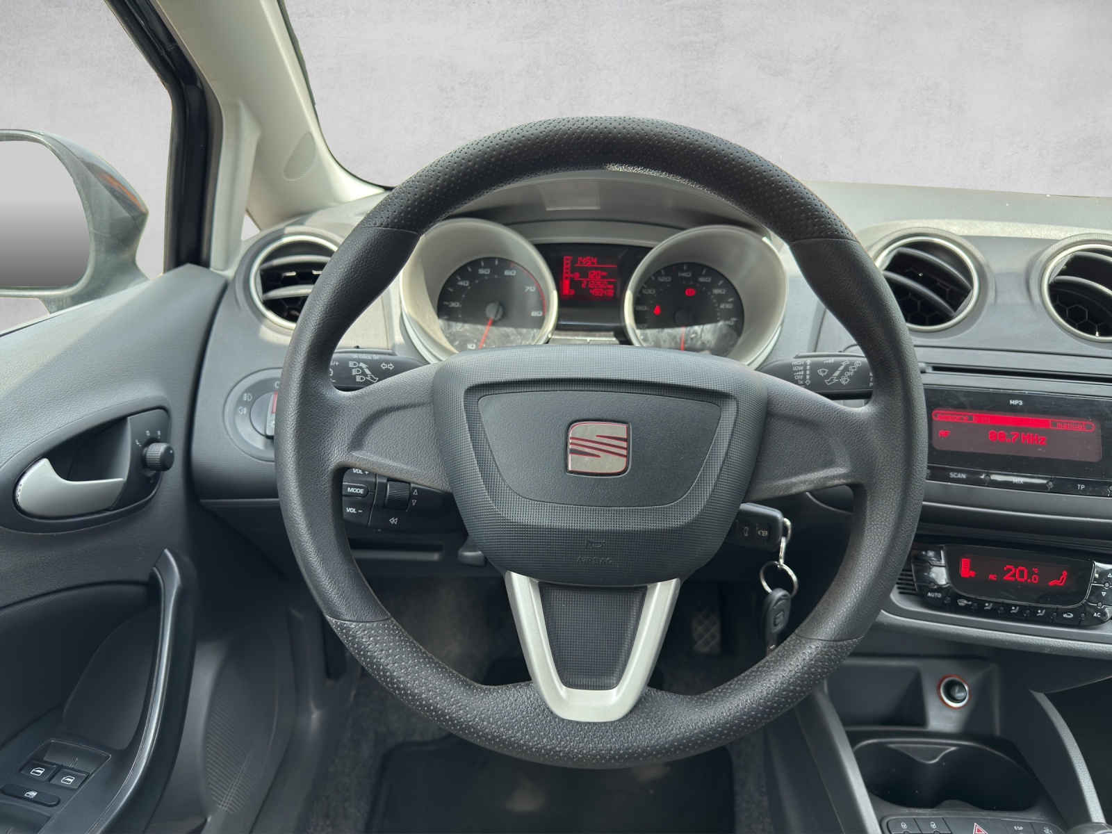 SEAT Ibiza 1.6 Sport-image-12