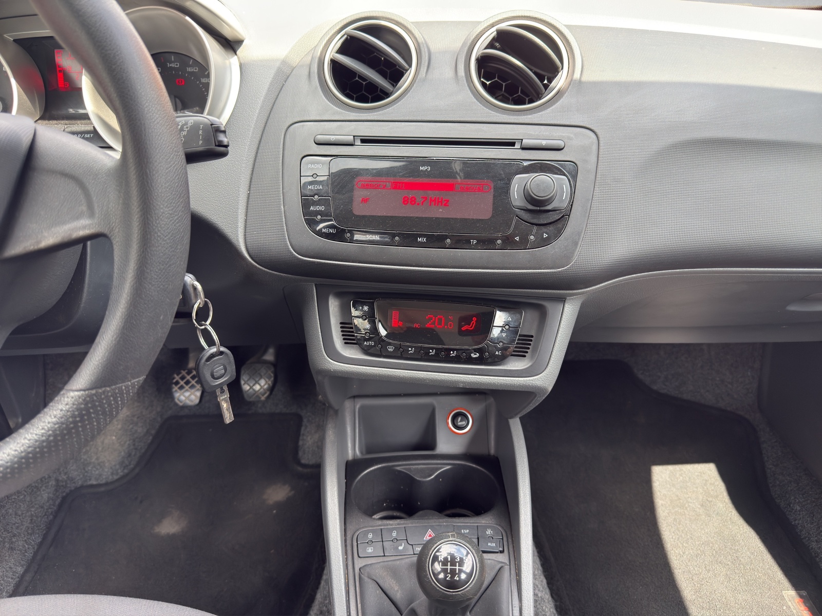 SEAT Ibiza 1.6 Sport-image-10