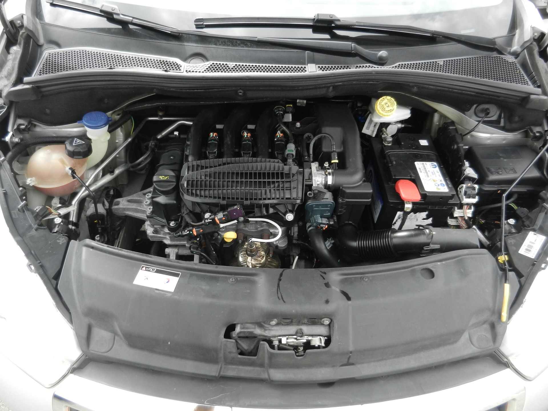 PEUGEOT 208 1.2 PureTech Style-image-9