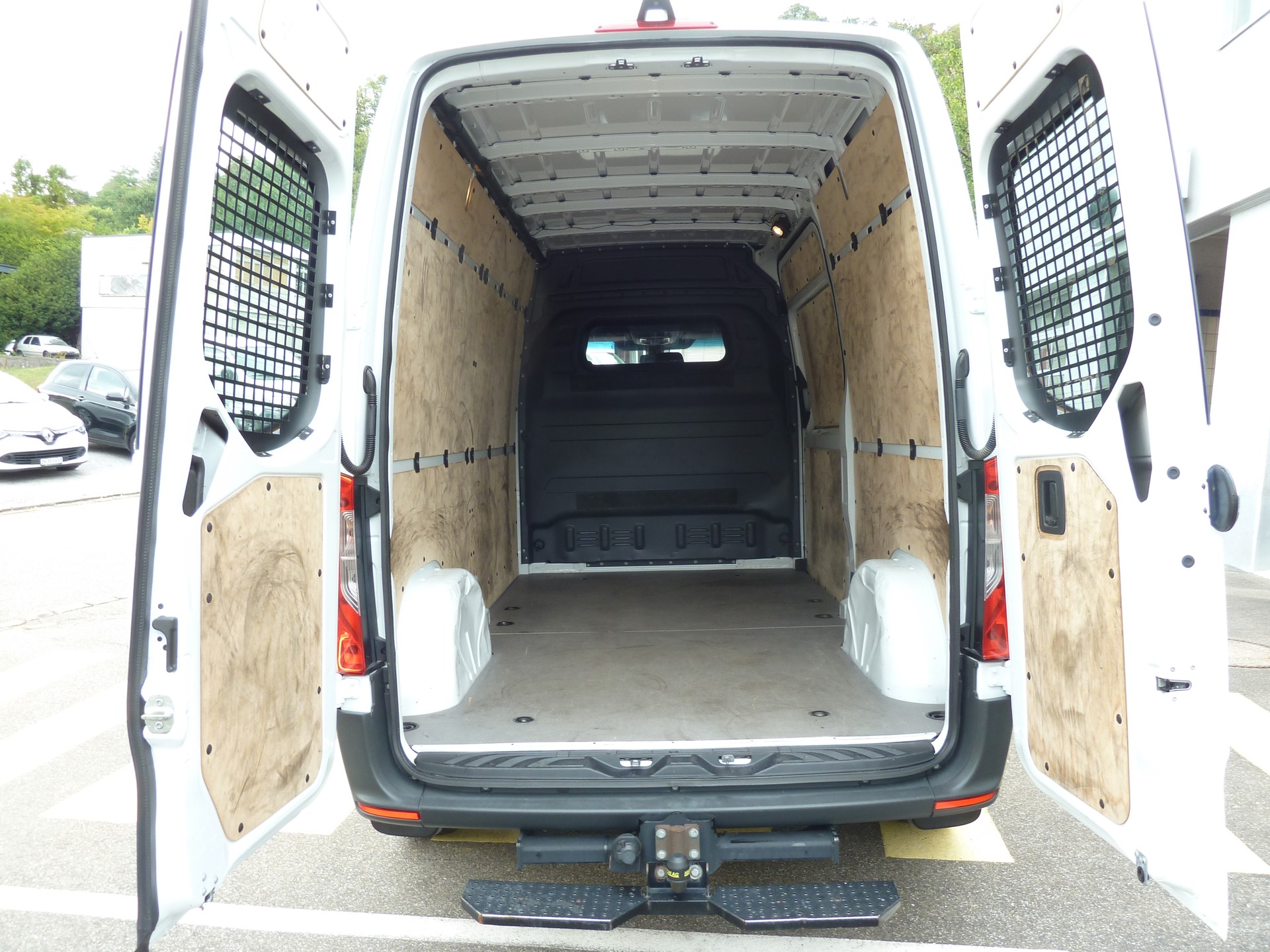 MERCEDES-BENZ Sprinter 314 CDI Standard FWD-image-13