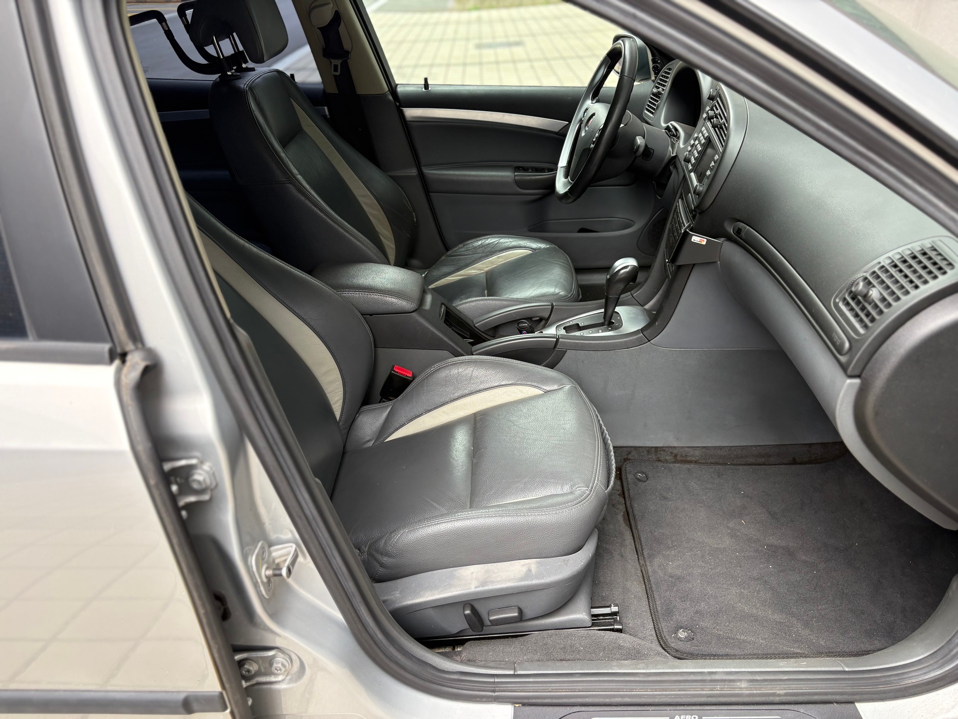 SAAB 9-3 2.8T V6 Aero-image-9