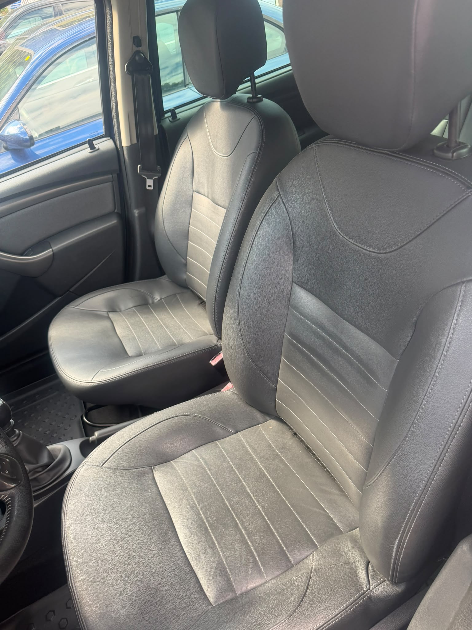 DACIA Duster 1.2 T Lauréate 4x4-image-7