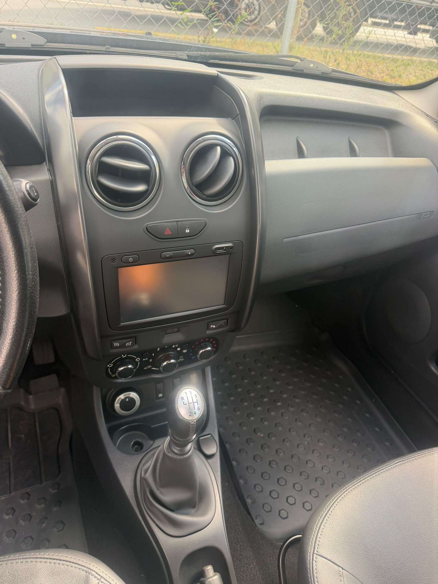DACIA Duster 1.2 T Lauréate 4x4-image-14