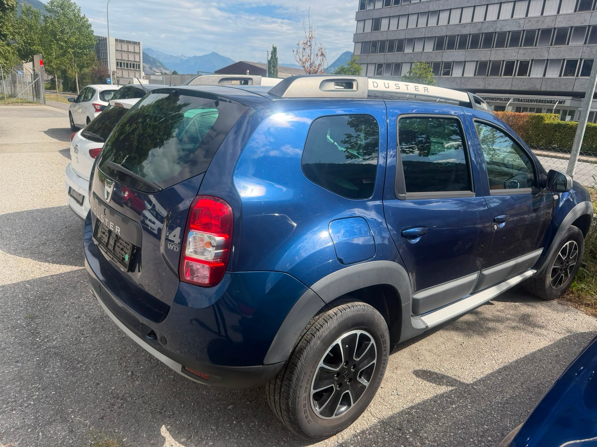 DACIA Duster 1.2 T Lauréate 4x4-image-9