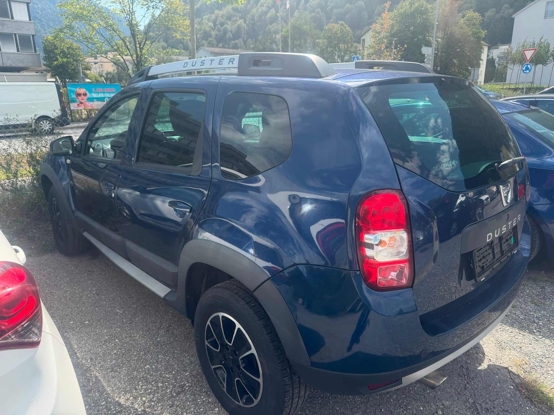 DACIA Duster 1.2 T Lauréate 4x4-image-8