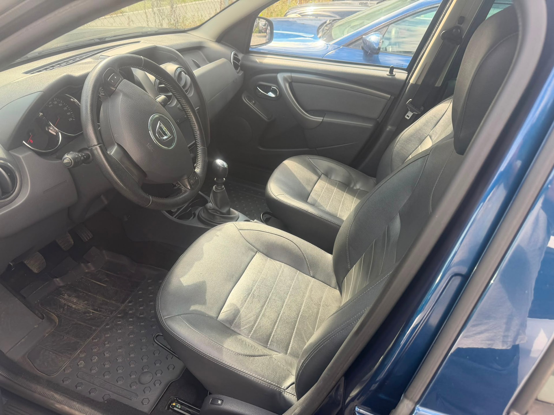DACIA Duster 1.2 T Lauréate 4x4-image-10