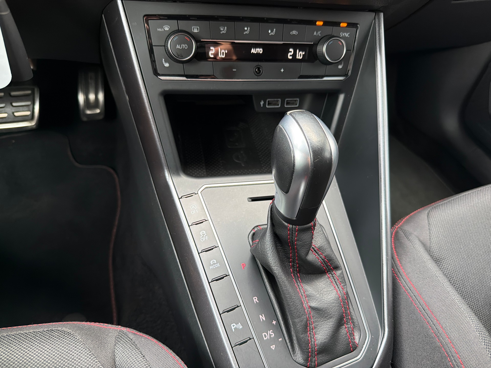 VW Polo 2.0 TSI GTI DSG-image-16