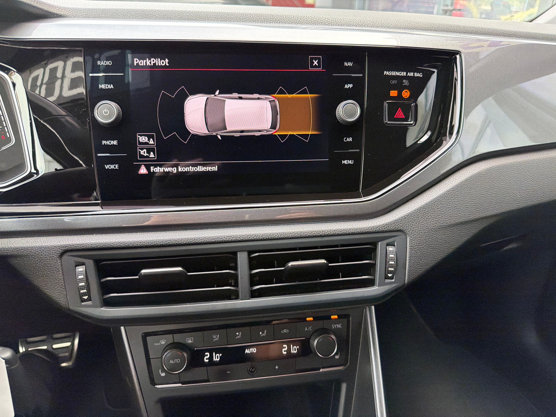 VW Polo 2.0 TSI GTI DSG-image-12