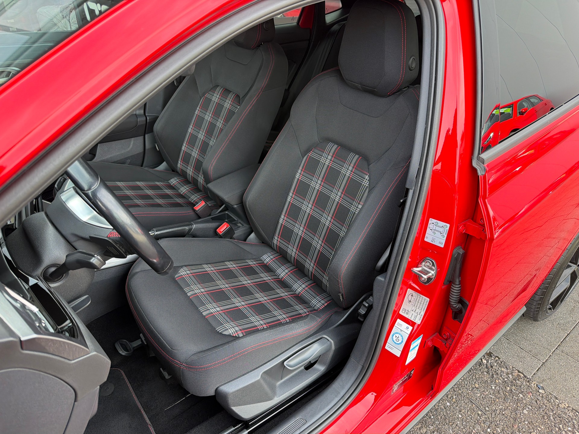VW Polo 2.0 TSI GTI DSG-image-8