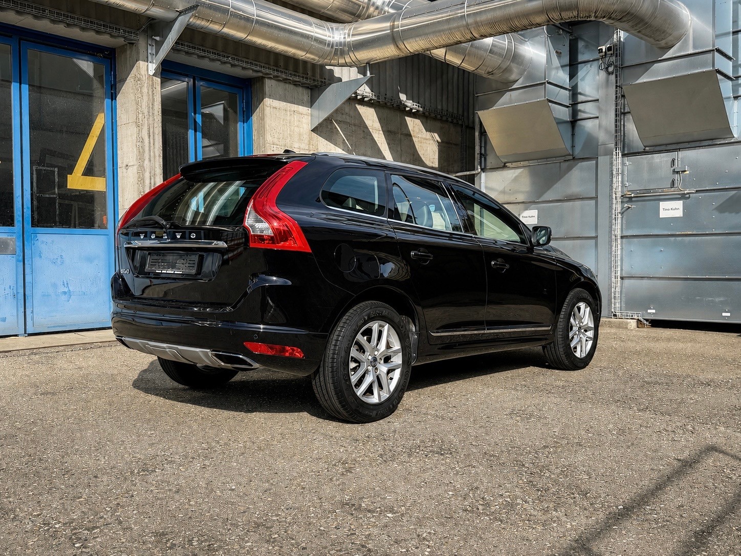VOLVO XC60 2.0 D4 FWD Summum S/S 🖤-image-1