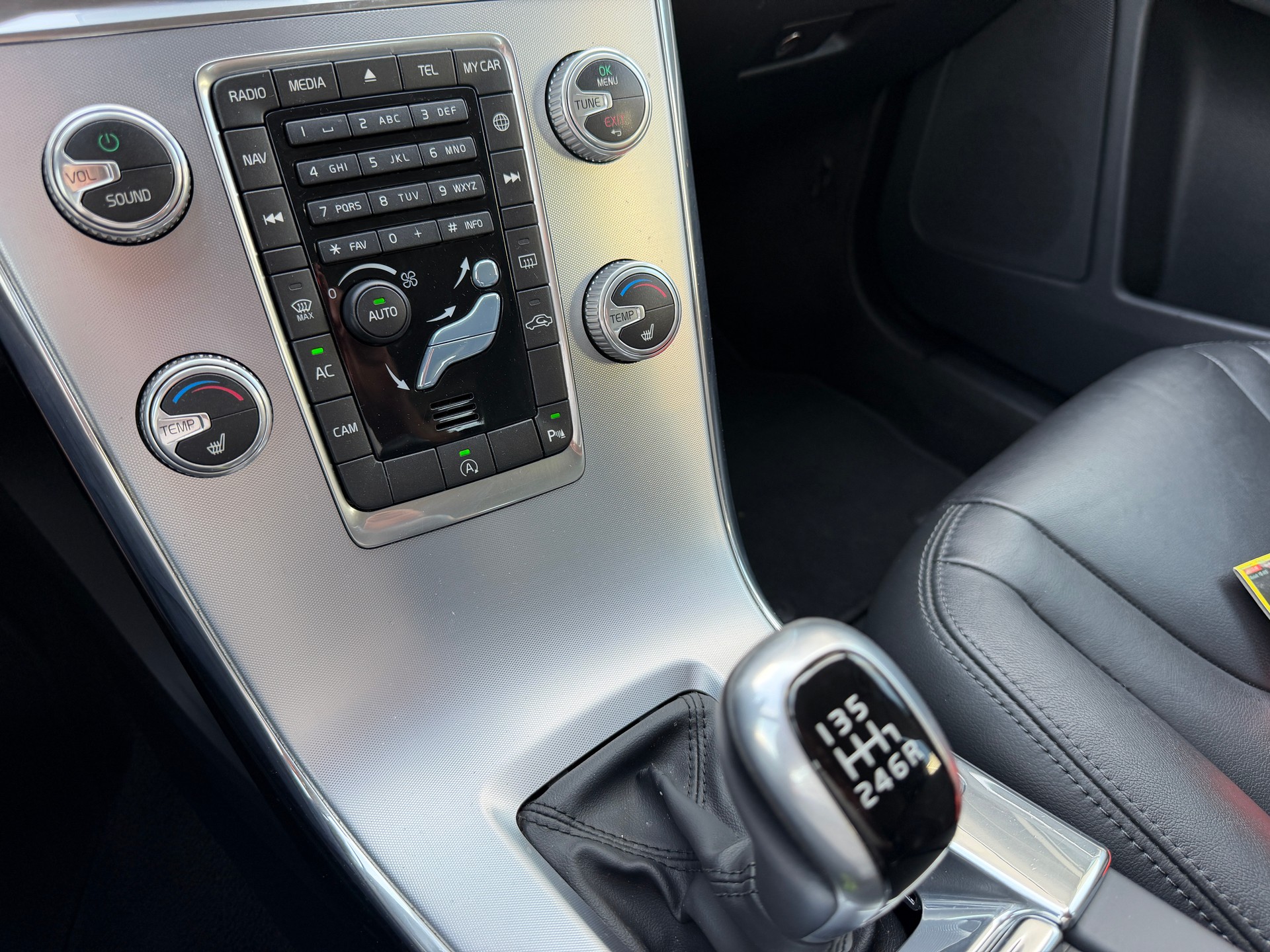 VOLVO XC60 2.0 D4 FWD Summum S/S 🖤-image-14