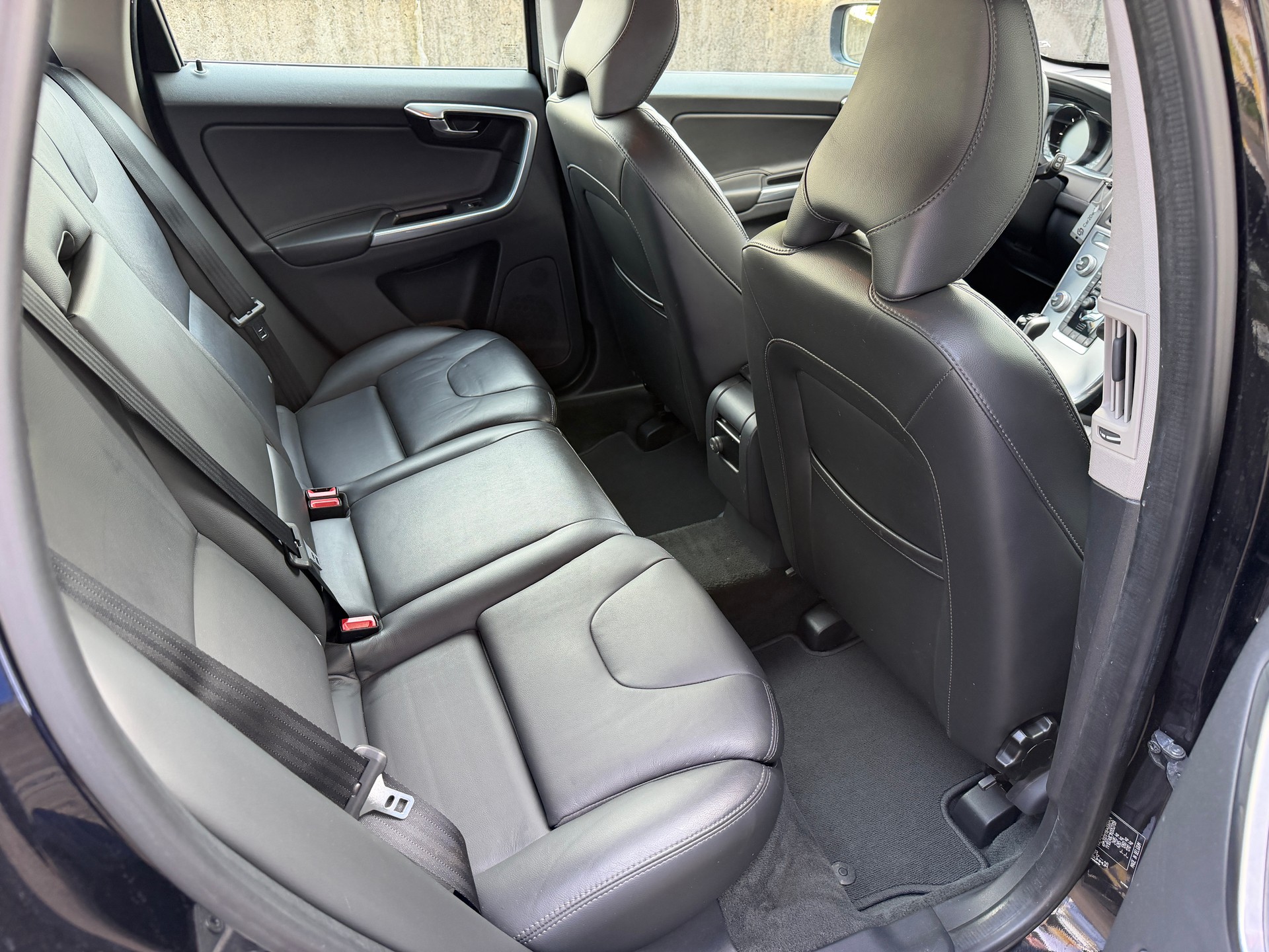 VOLVO XC60 2.0 D4 FWD Summum S/S 🖤-image-11