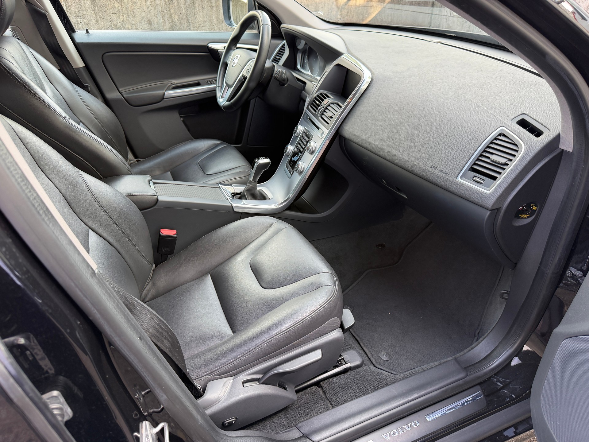 VOLVO XC60 2.0 D4 FWD Summum S/S 🖤-image-10