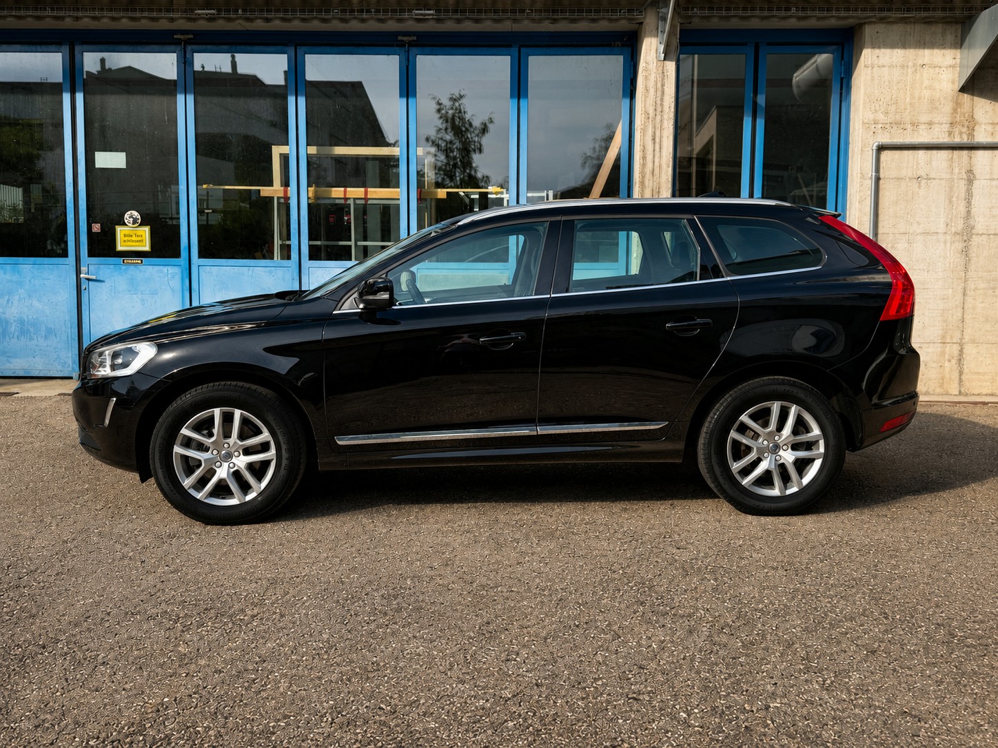 VOLVO XC60 2.0 D4 FWD Summum S/S 🖤-image-3