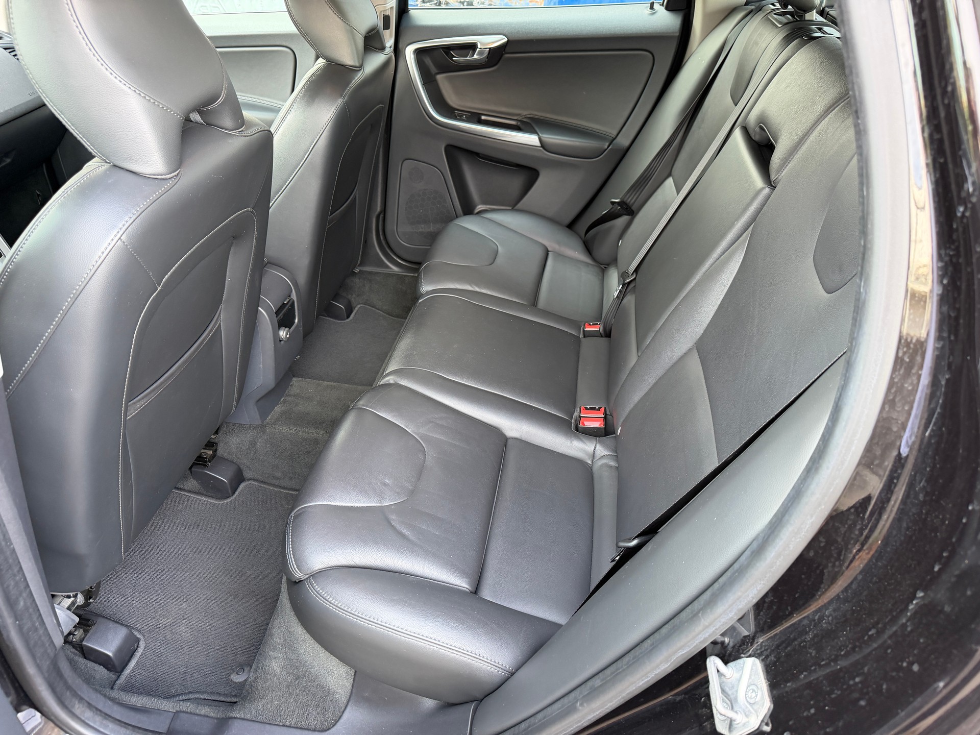 VOLVO XC60 2.0 D4 FWD Summum S/S 🖤-image-9