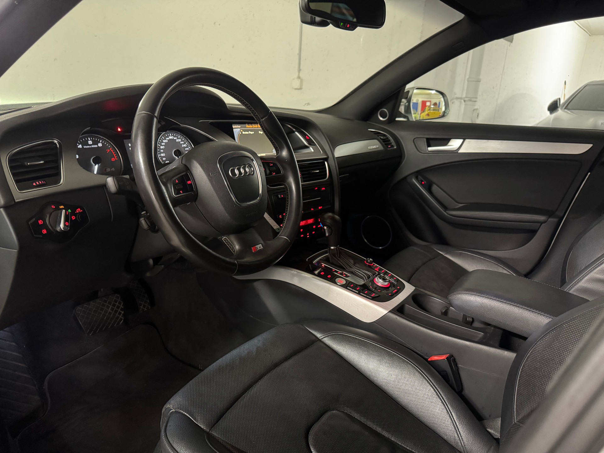 AUDI S4 Avant 3.0 TFSI quattro S-tronic-image-7