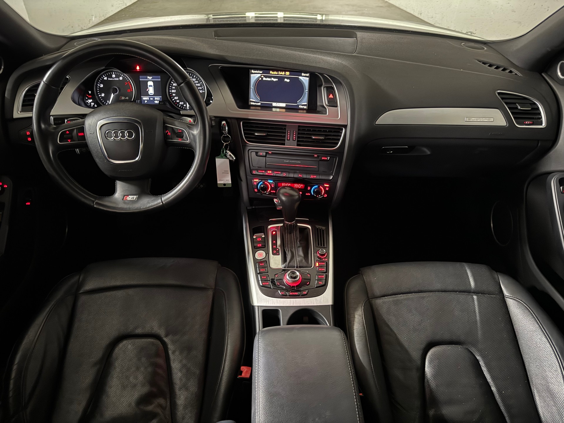 AUDI S4 Avant 3.0 TFSI quattro S-tronic-image-8