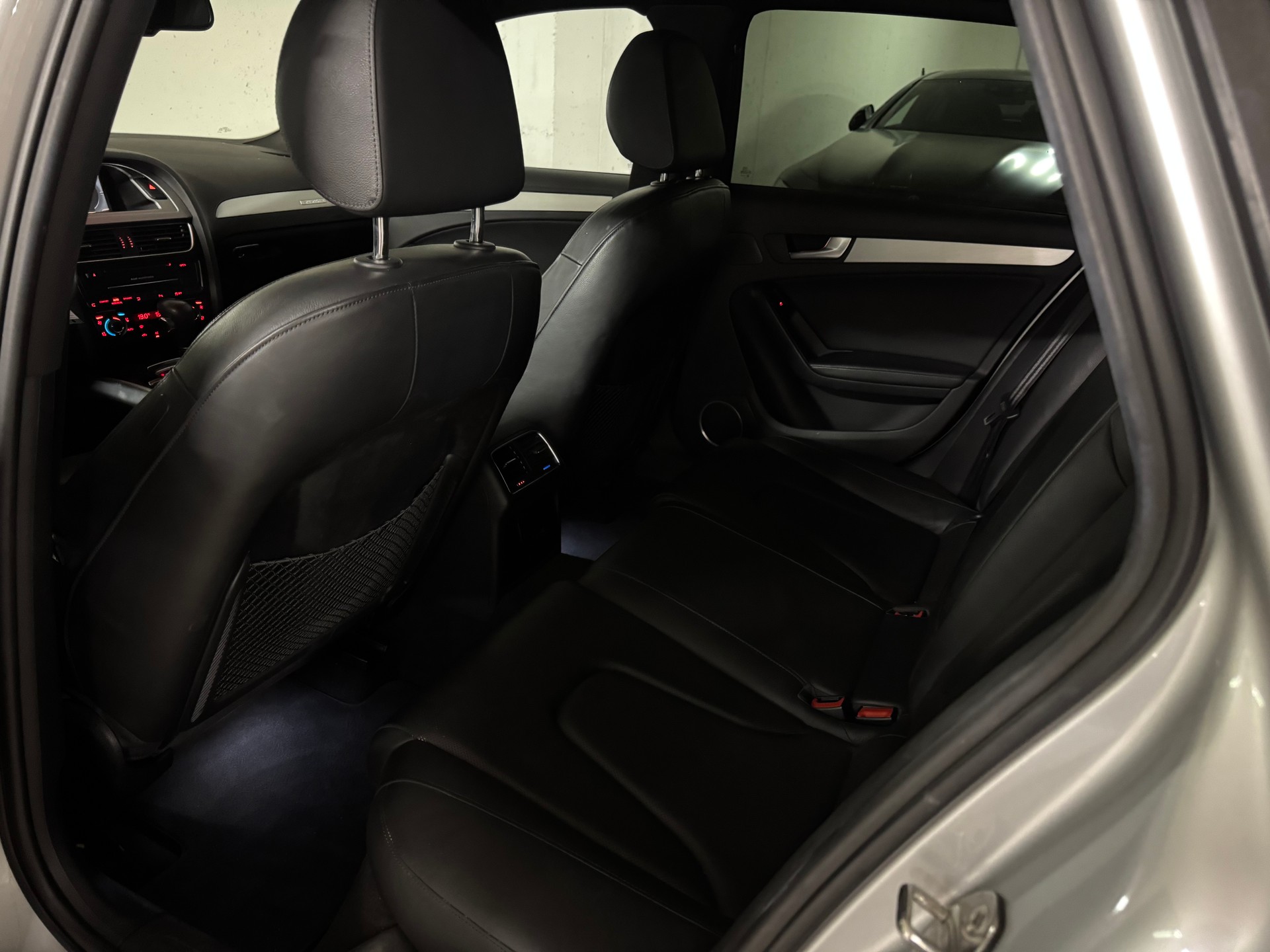 AUDI S4 Avant 3.0 TFSI quattro S-tronic-image-13