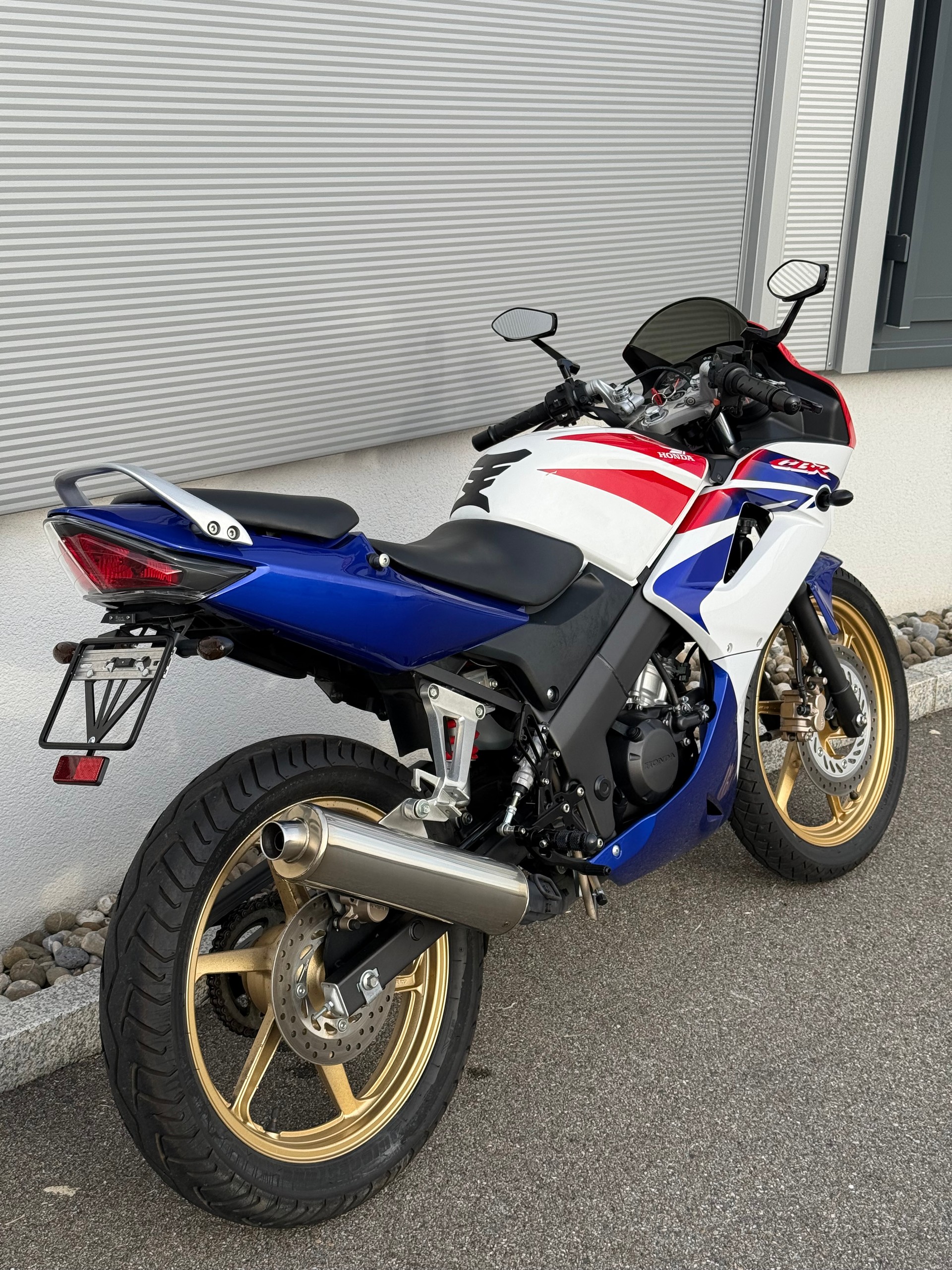 HONDA CBR 125 R-showroom-element-2
