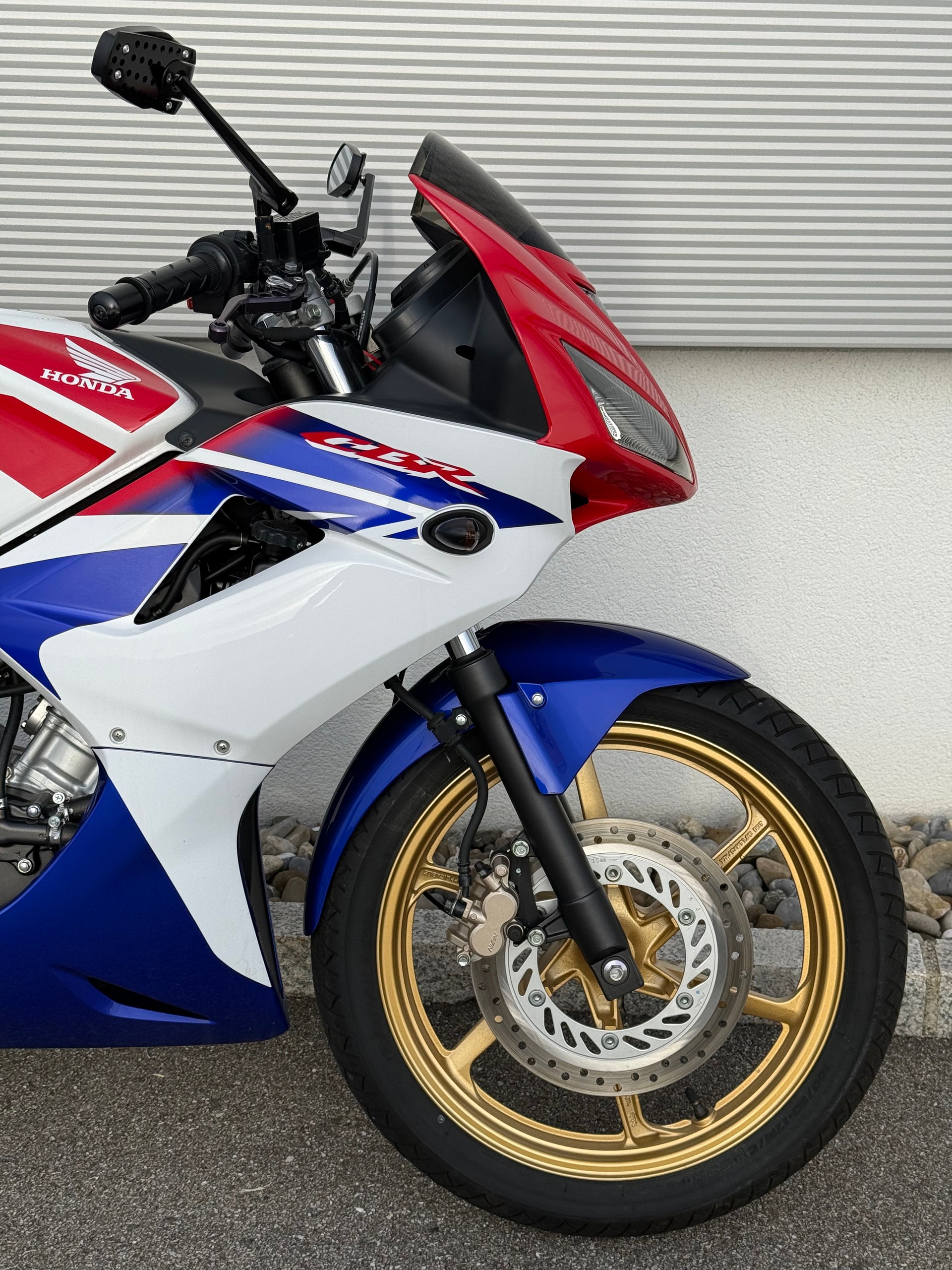 HONDA CBR 125 R-showroom-element-3