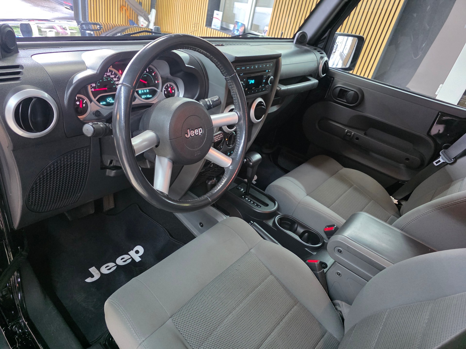 JEEP Wrangler 2.8CRD Unlimited Sahara Automatic-image-7