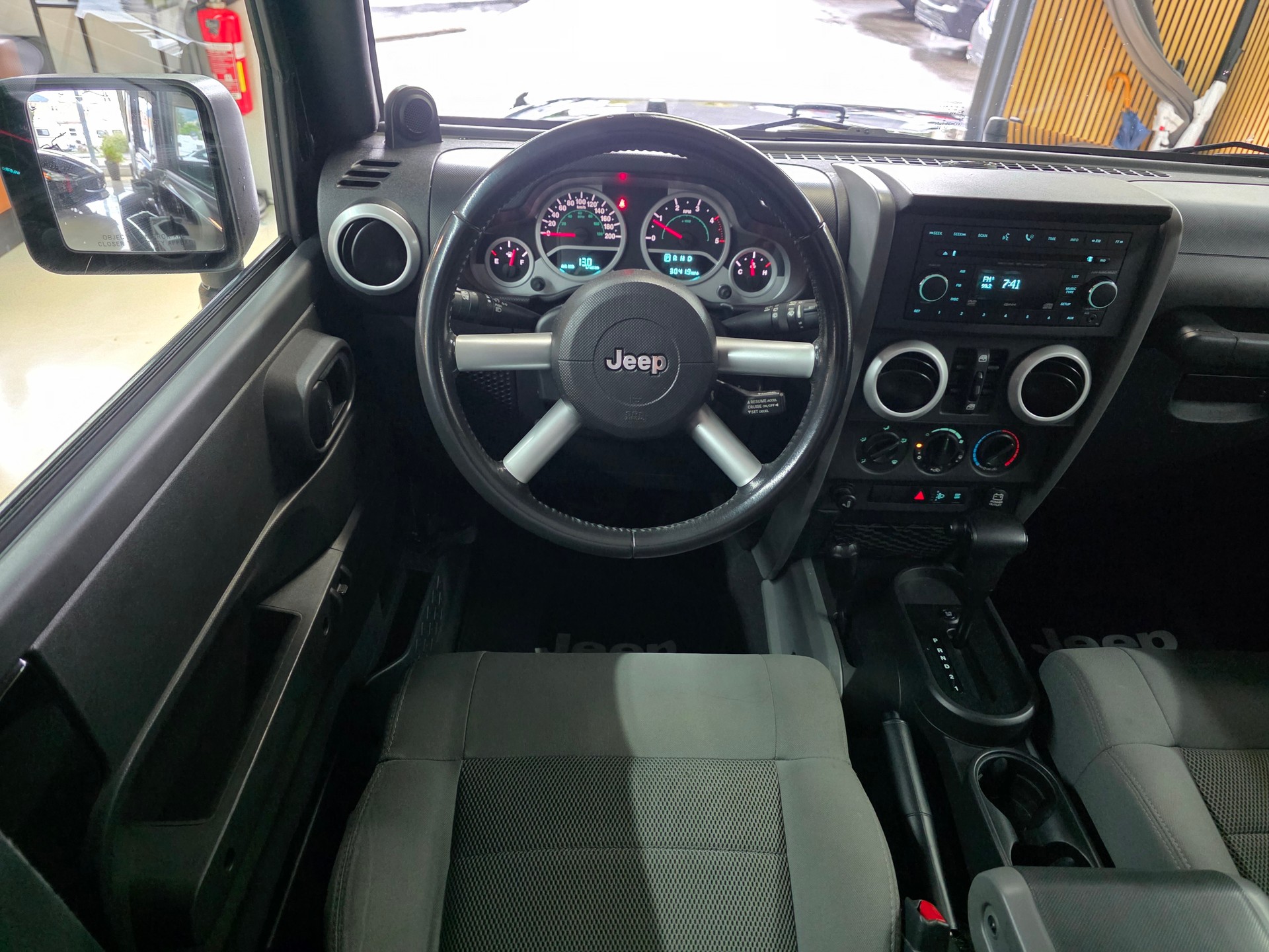 JEEP Wrangler 2.8CRD Unlimited Sahara Automatic-image-10