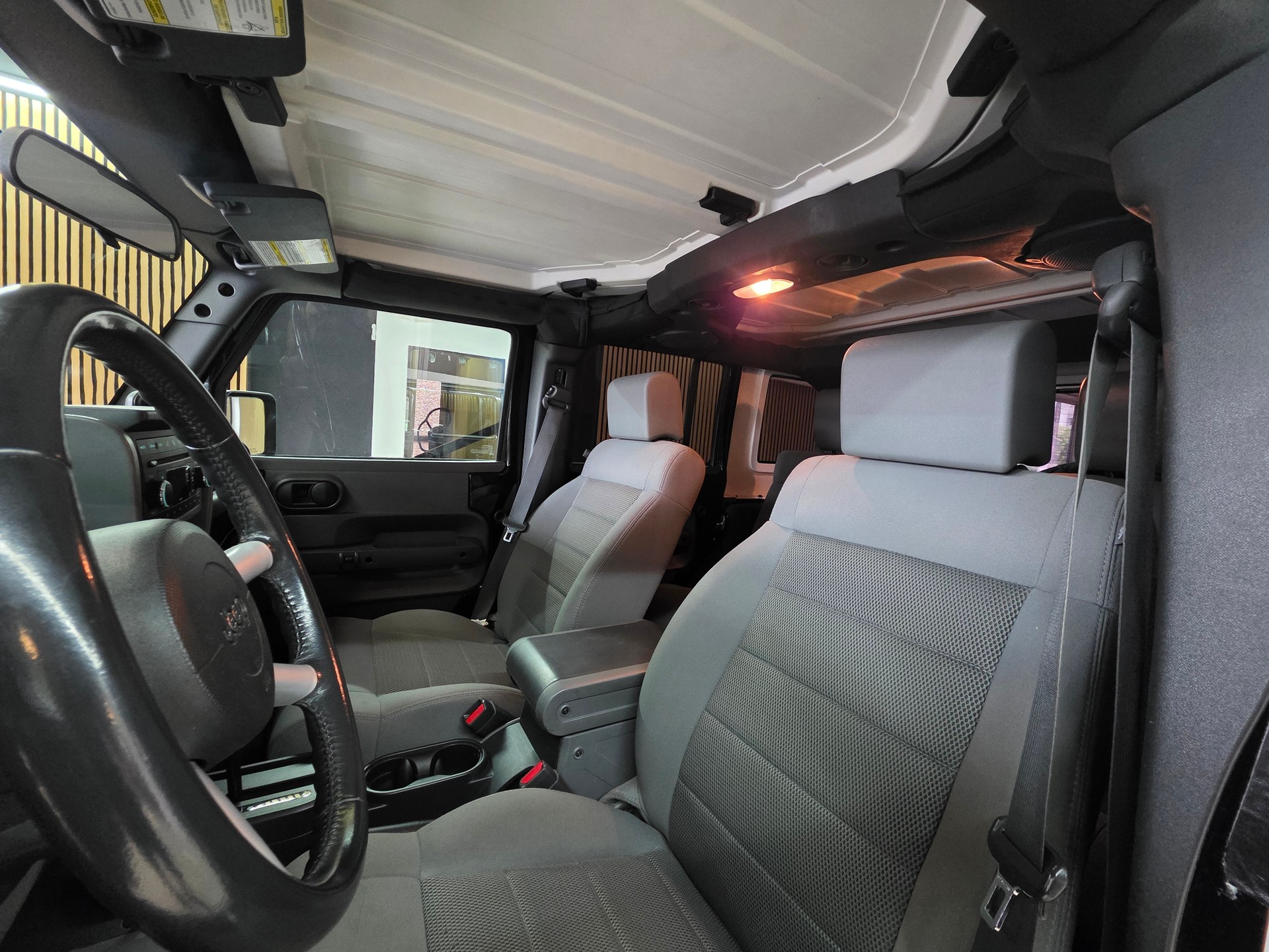 JEEP Wrangler 2.8CRD Unlimited Sahara Automatic-image-9