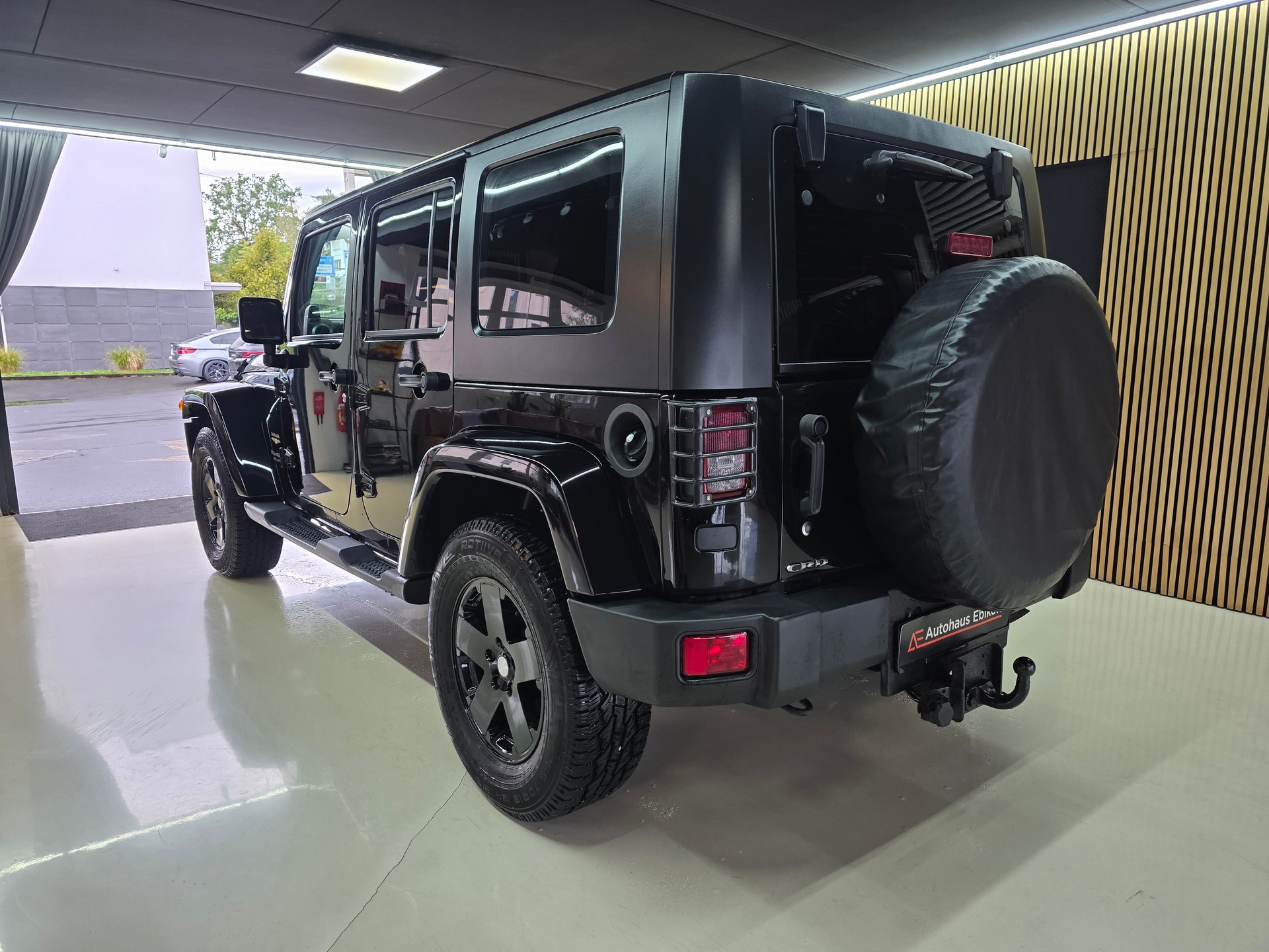 JEEP Wrangler 2.8CRD Unlimited Sahara Automatic-image-4