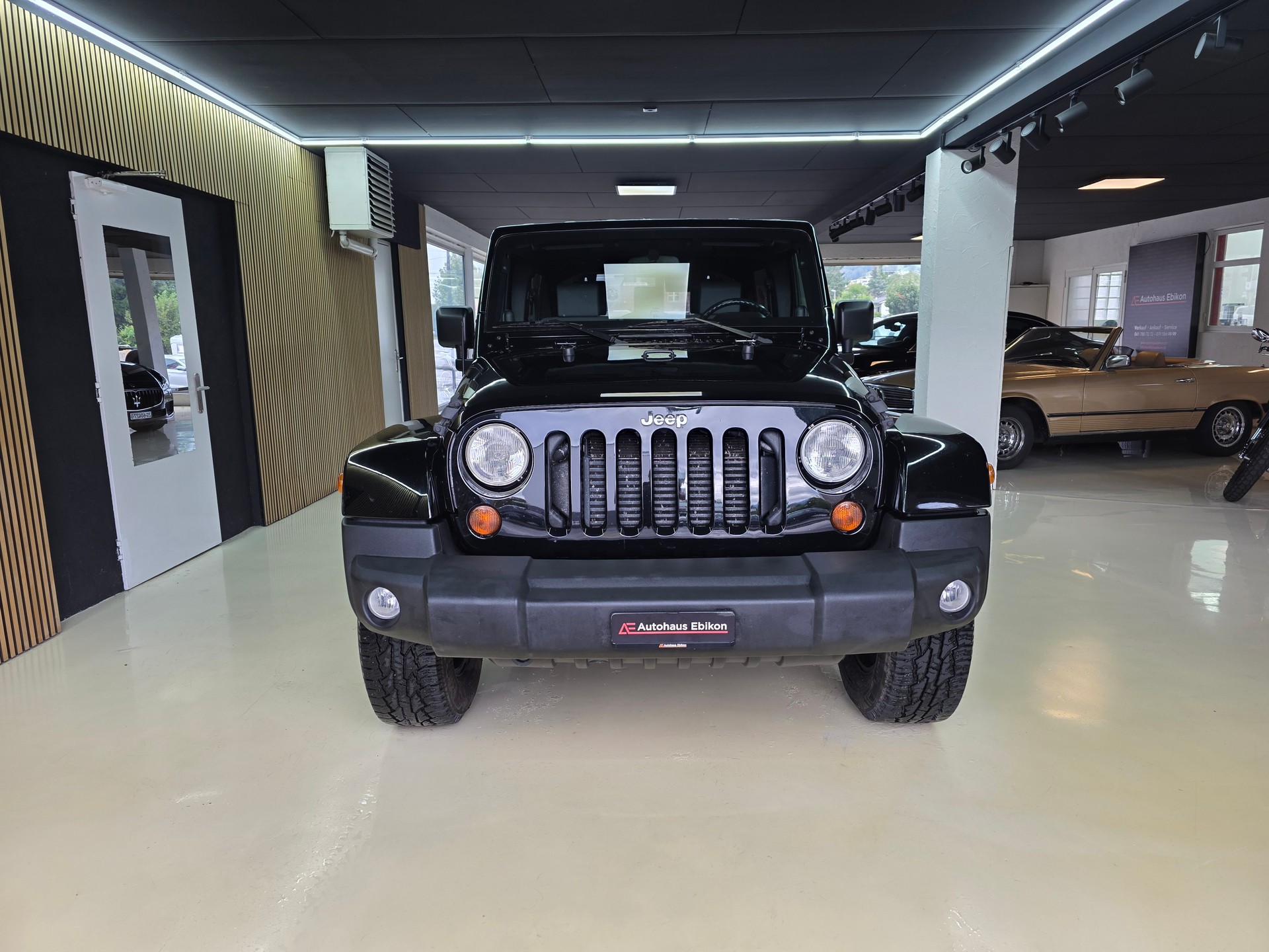 JEEP Wrangler 2.8CRD Unlimited Sahara Automatic-image-1