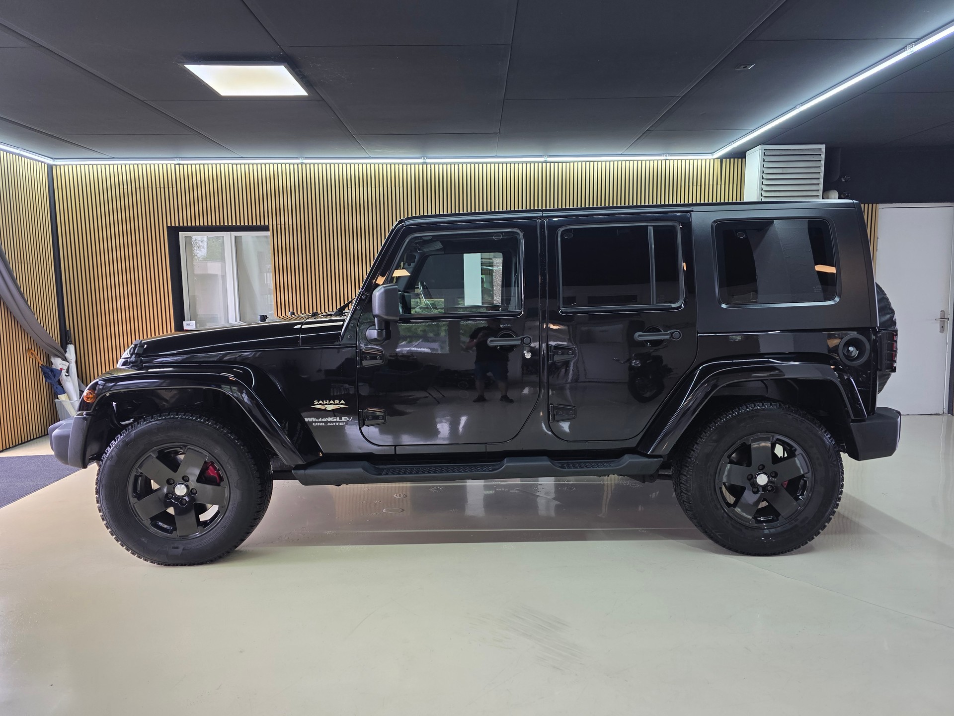JEEP Wrangler 2.8CRD Unlimited Sahara Automatic-image-3