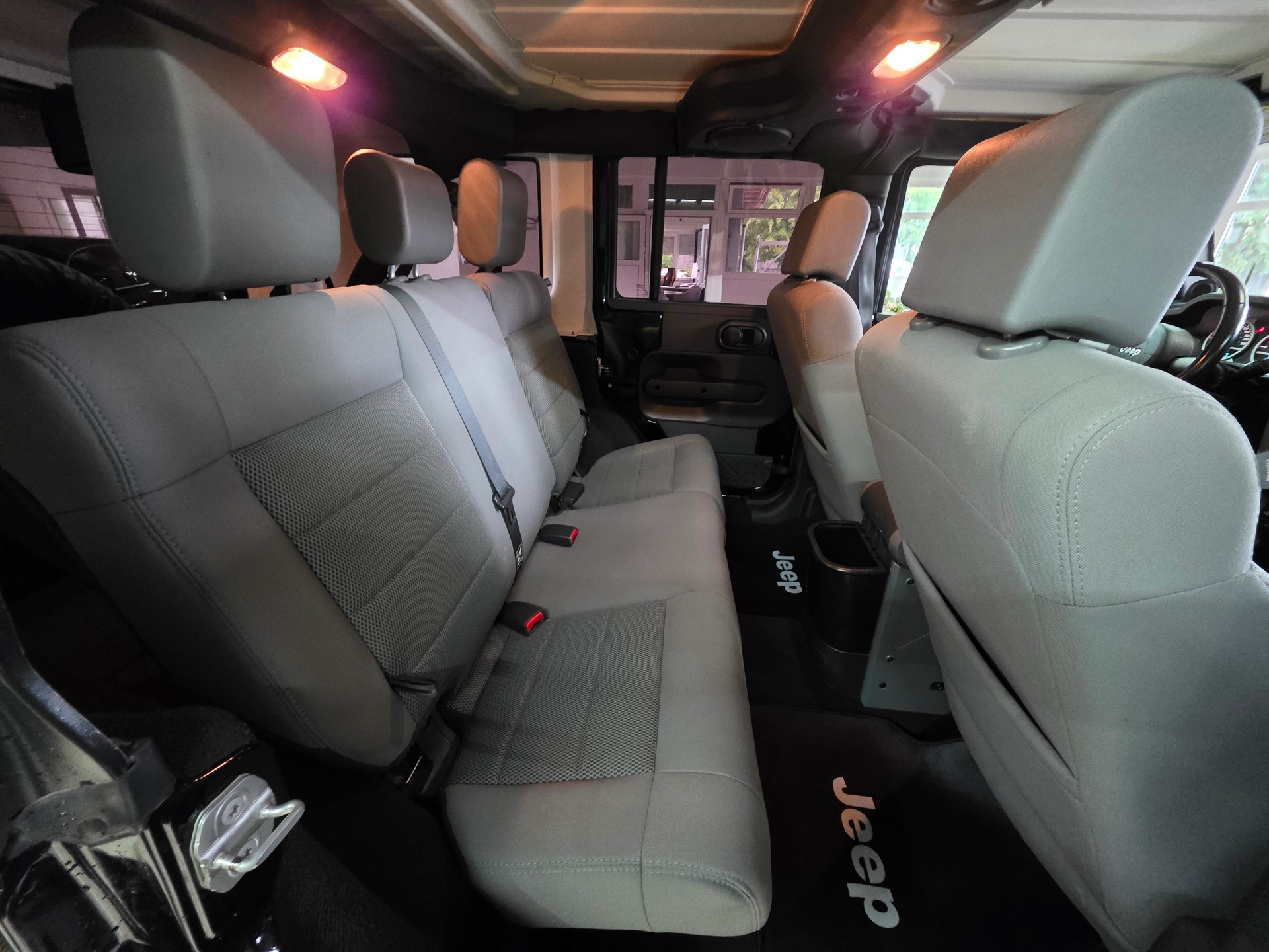 JEEP Wrangler 2.8CRD Unlimited Sahara Automatic-image-14