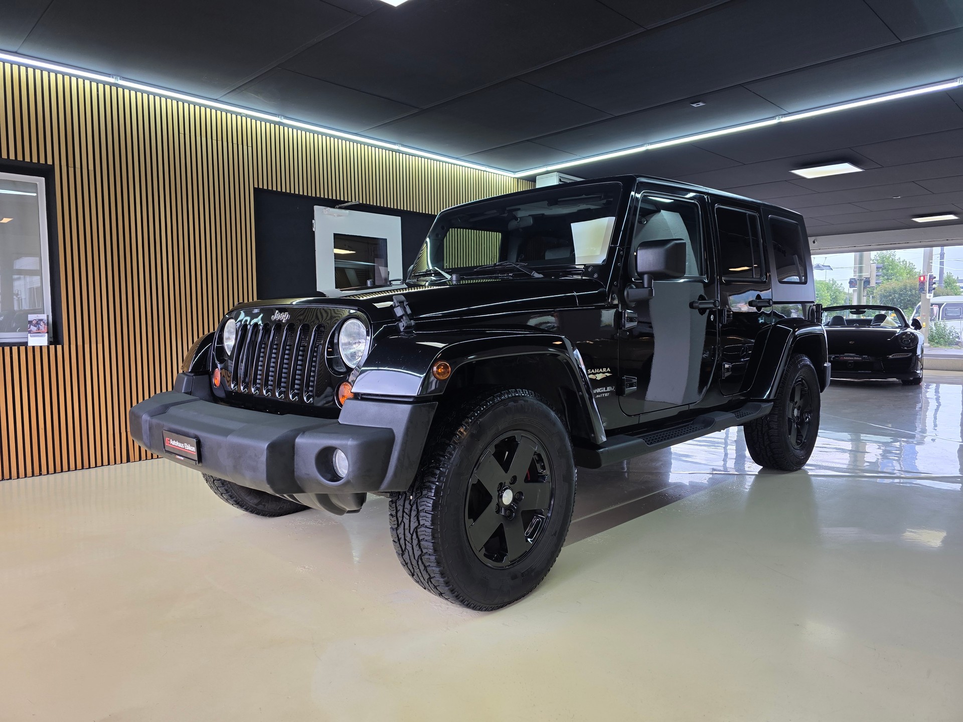 JEEP Wrangler 2.8CRD Unlimited Sahara Automatic-image-2