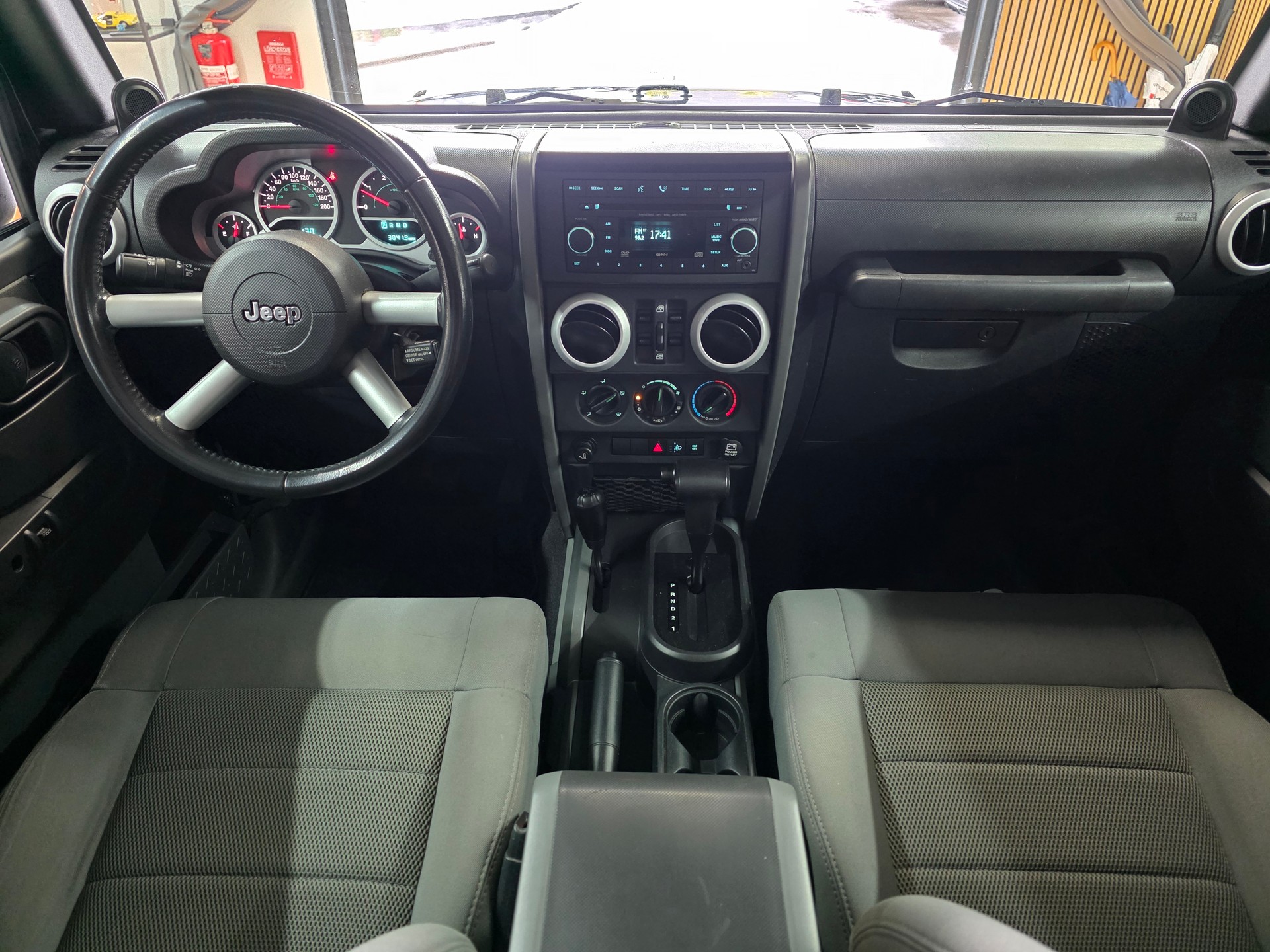 JEEP Wrangler 2.8CRD Unlimited Sahara Automatic-image-11