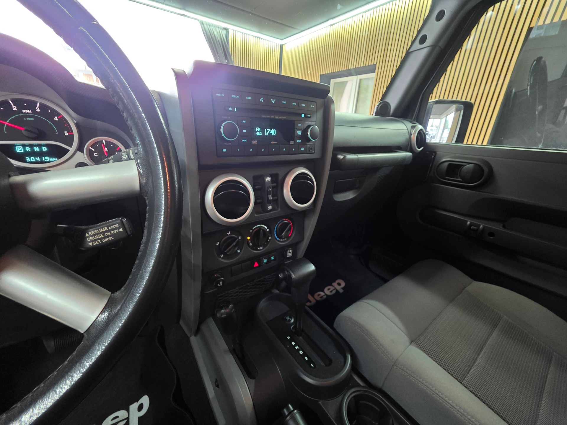 JEEP Wrangler 2.8CRD Unlimited Sahara Automatic-image-12