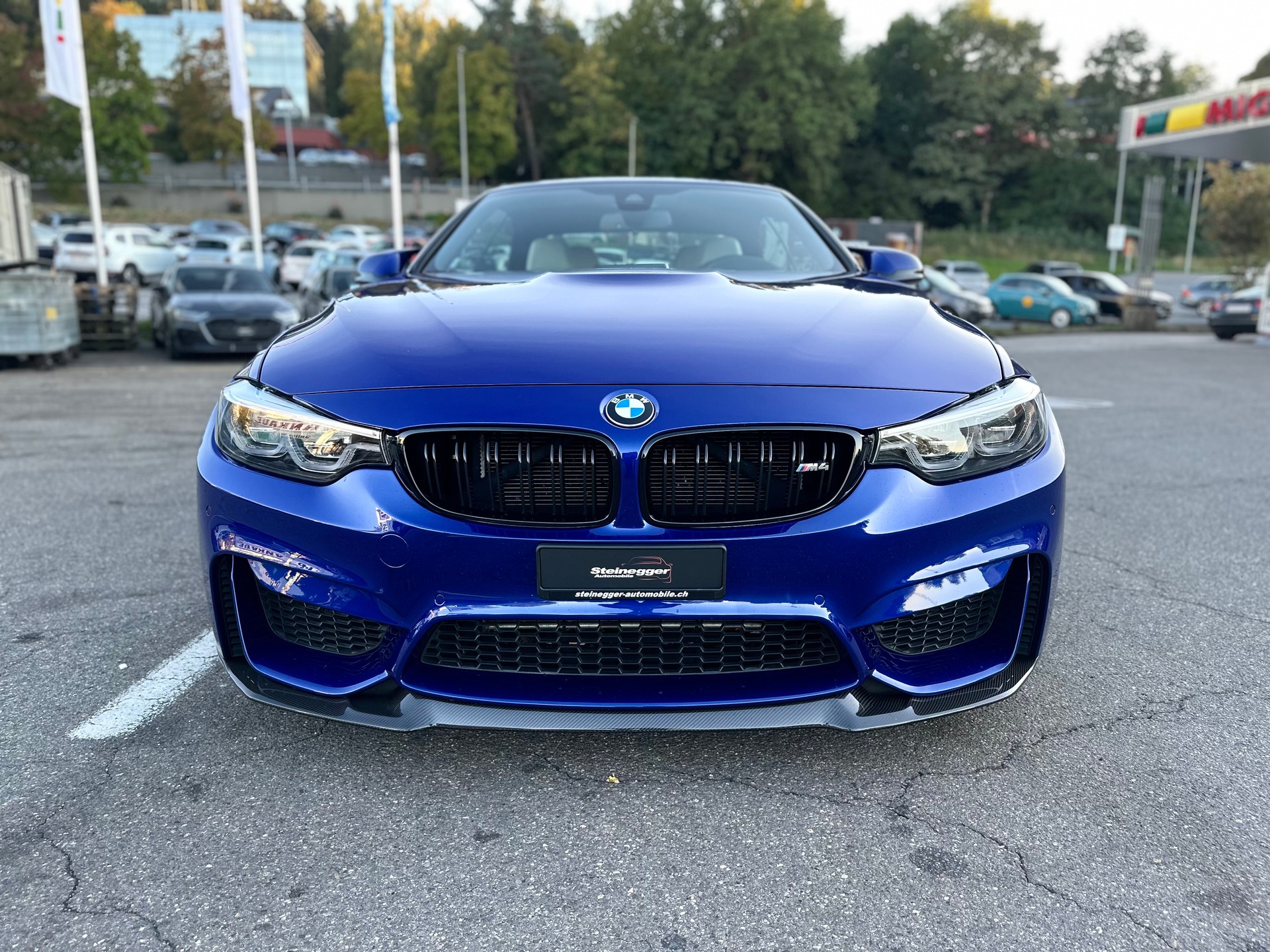BMW M4 Cabriolet Drivelogic M Competition ° Einzelstück ° San Marino Blau ° Innen Weiss °-showroom-element-3