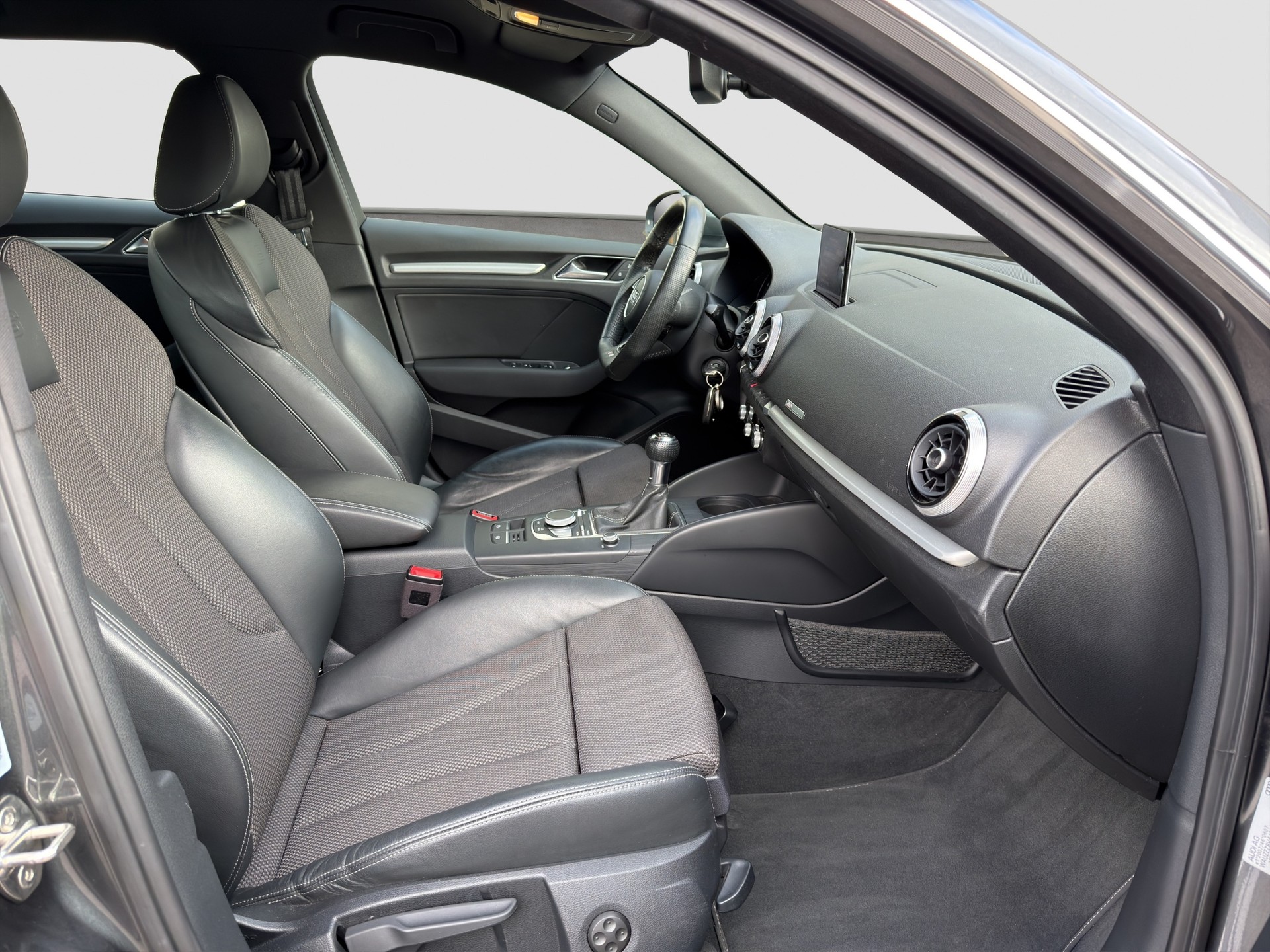 AUDI A3 Sportback 2.0 TDI Sport-image-12