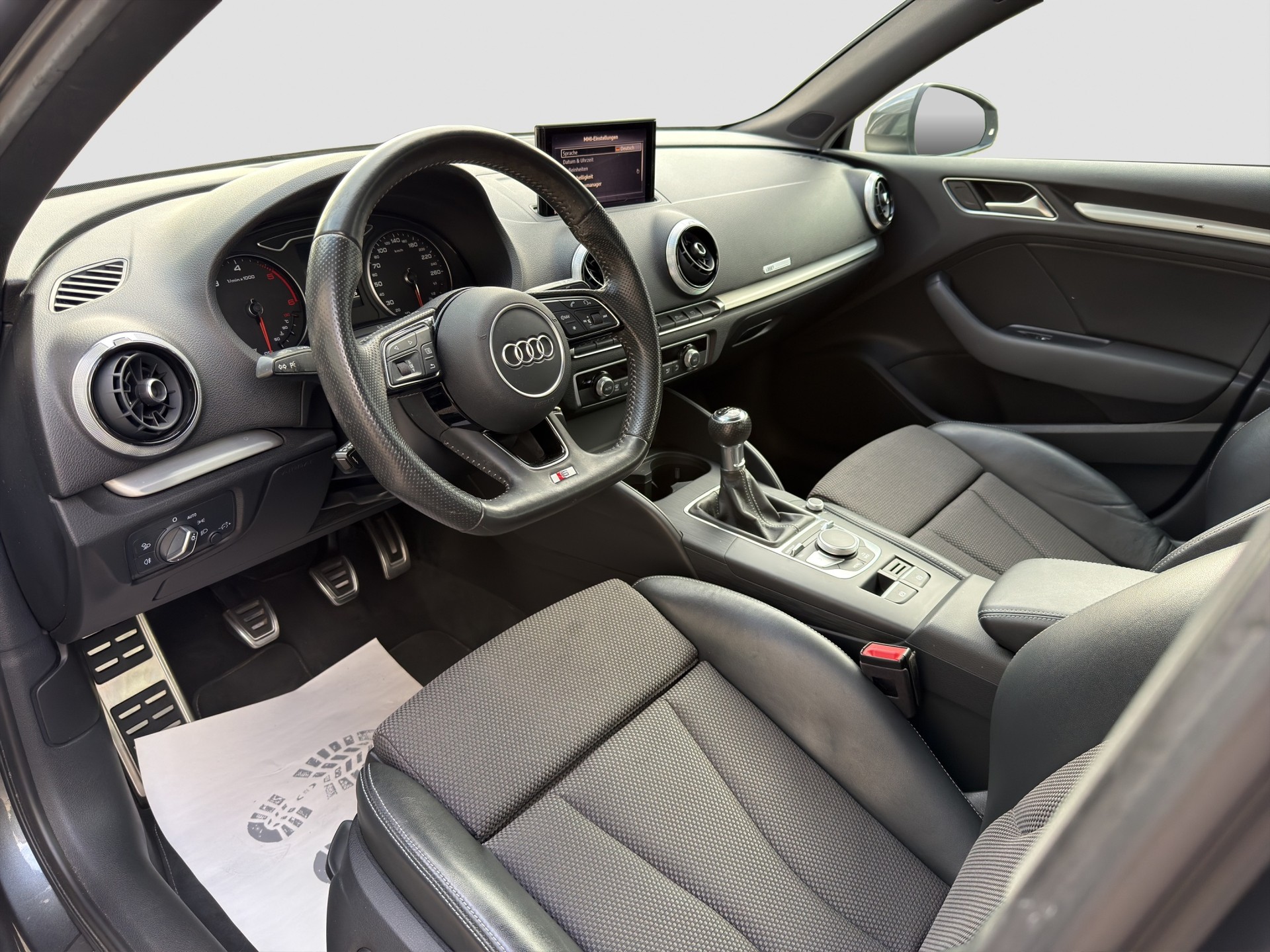 AUDI A3 Sportback 2.0 TDI Sport-image-11