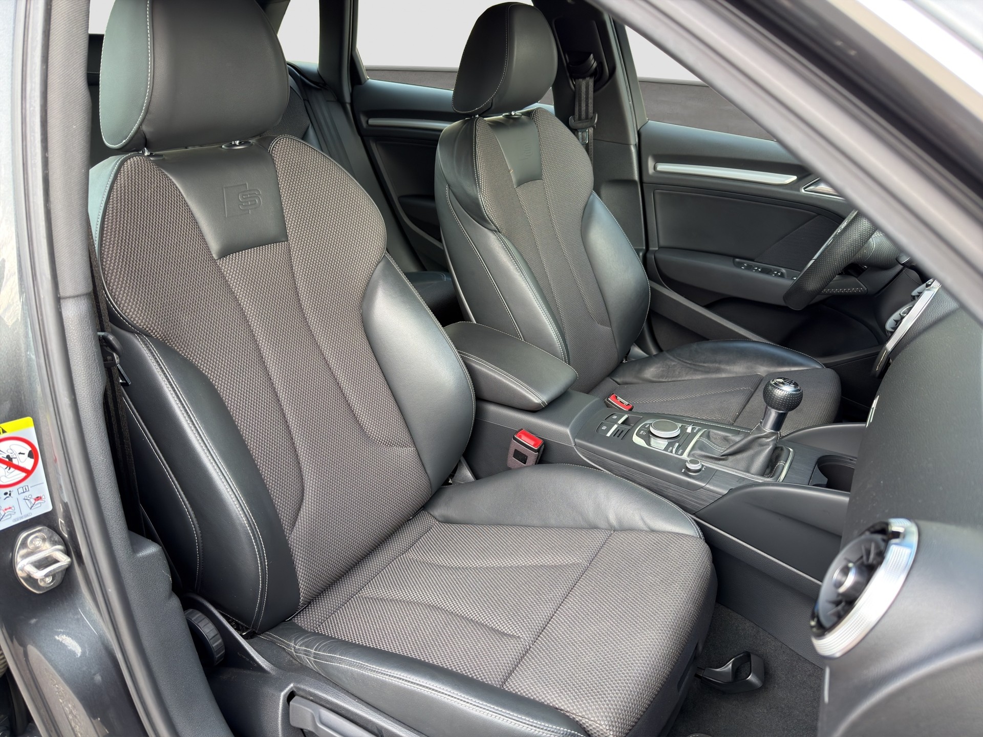 AUDI A3 Sportback 2.0 TDI Sport-image-14