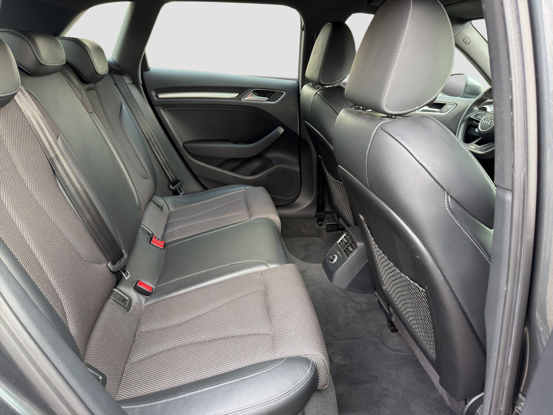 AUDI A3 Sportback 2.0 TDI Sport-image-13