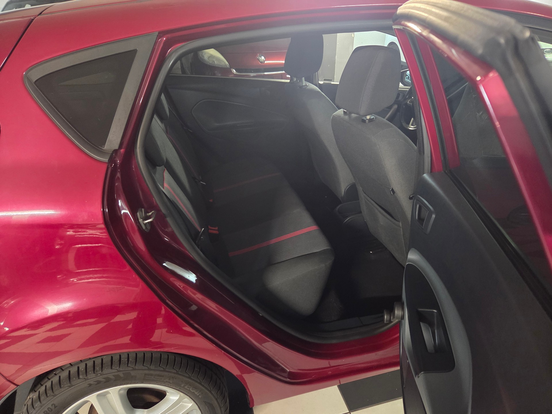 FORD Fiesta 1.25 16V Ambiente-image-10