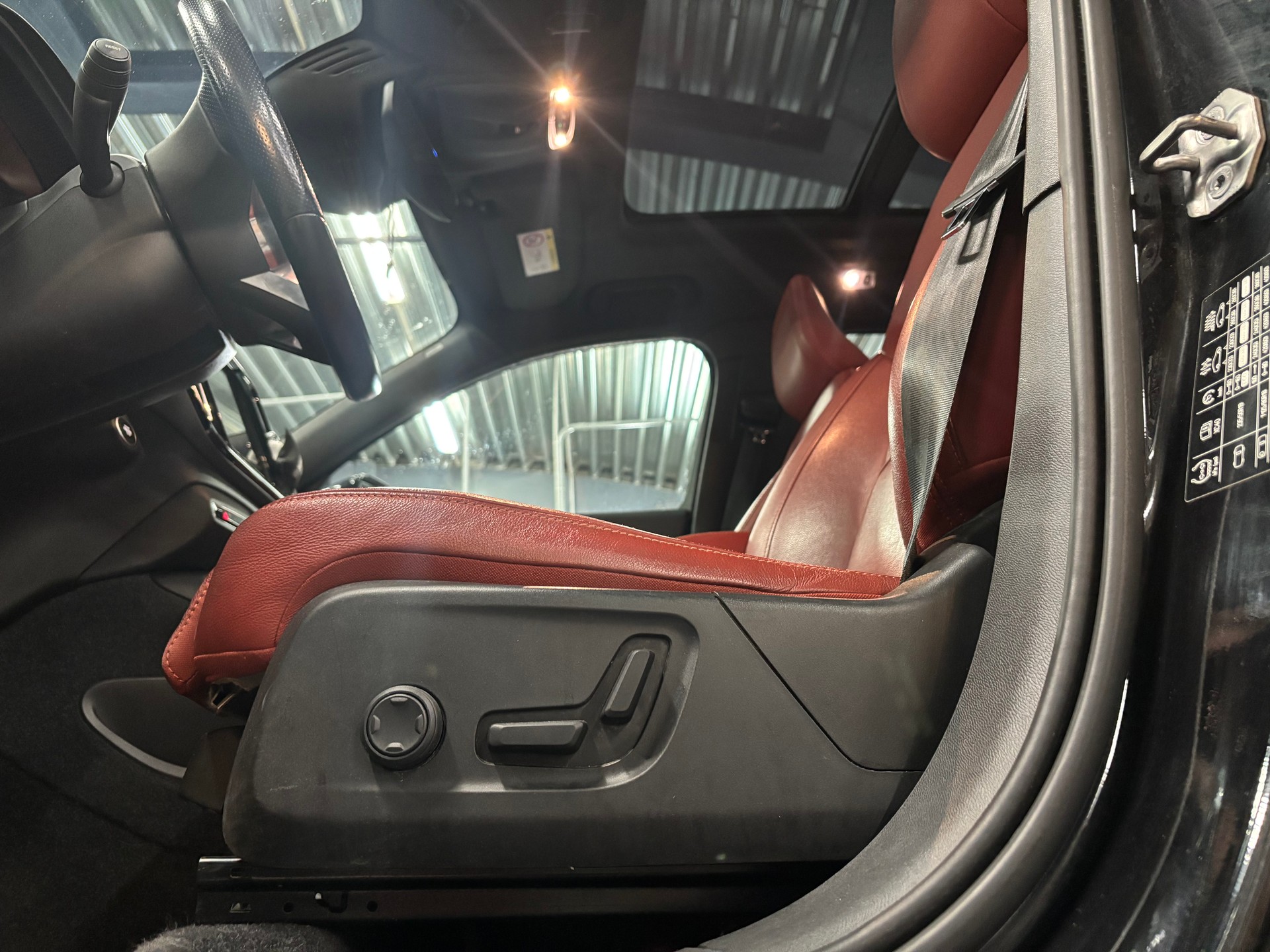 VOLVO XC40 T5 AWD Momentum Geartronic-image-15