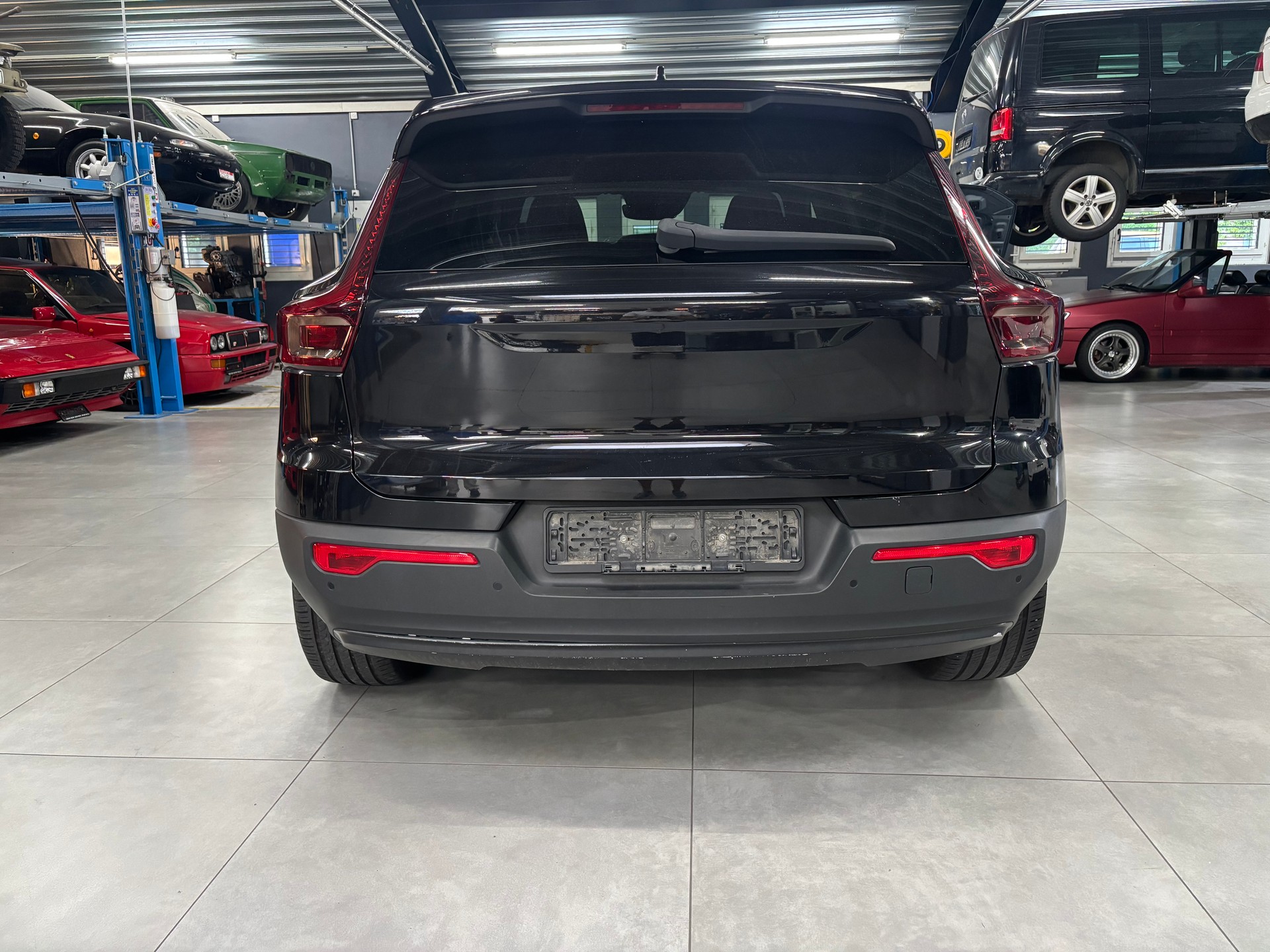VOLVO XC40 T5 AWD Momentum Geartronic-image-3
