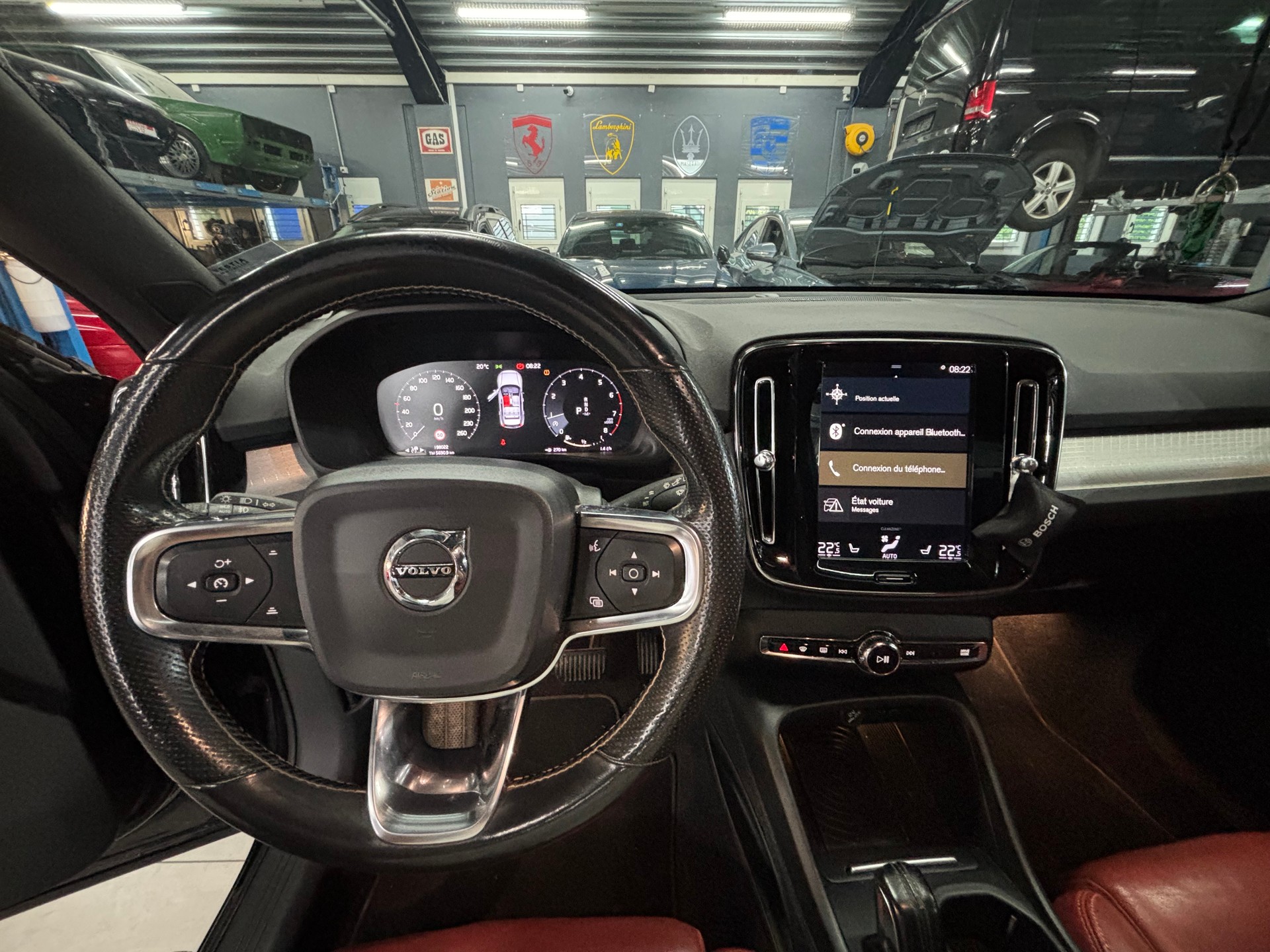 VOLVO XC40 T5 AWD Momentum Geartronic-image-14