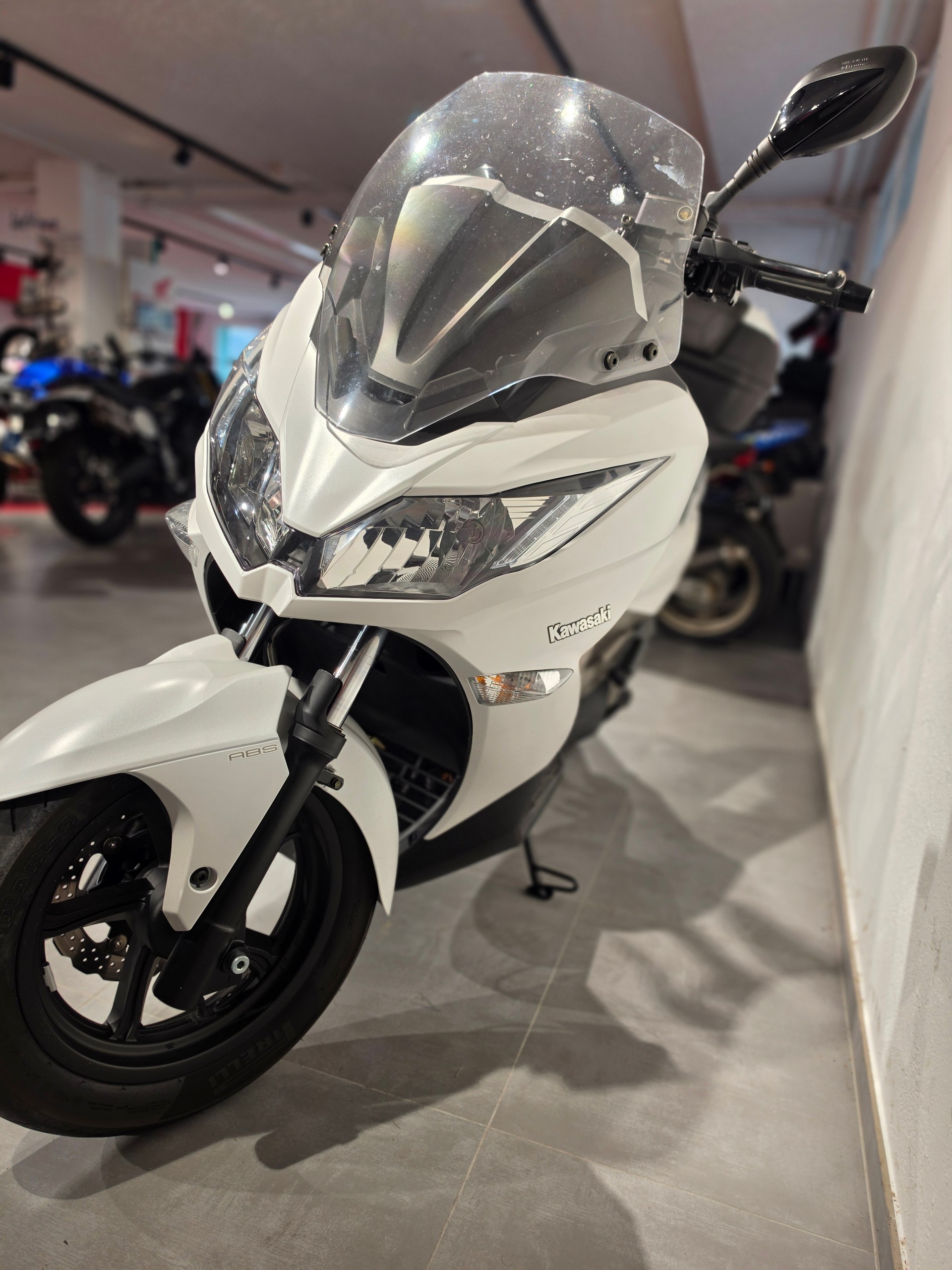 KAWASAKI J 300 ABS-showroom-element-3