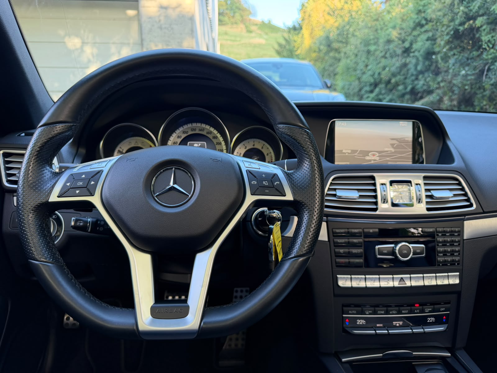 MERCEDES-BENZ E 400 AMG Line 7G-Tronic-image-22