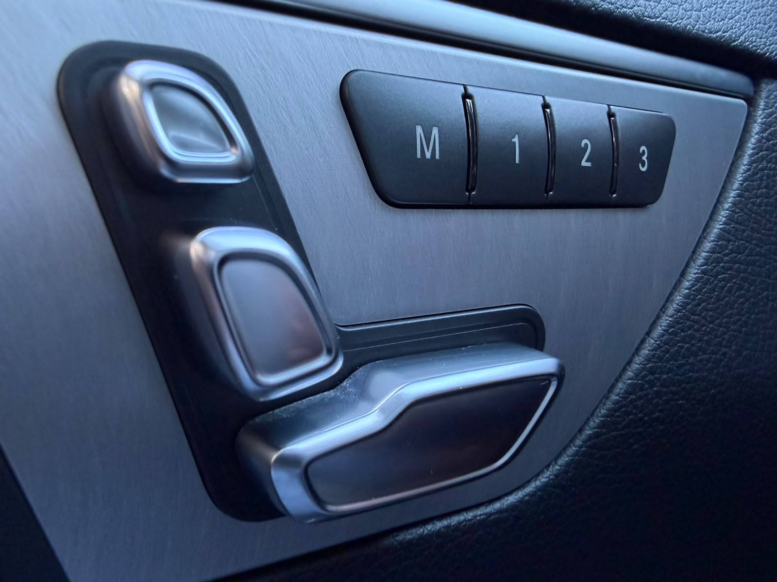 MERCEDES-BENZ E 400 AMG Line 7G-Tronic-image-14